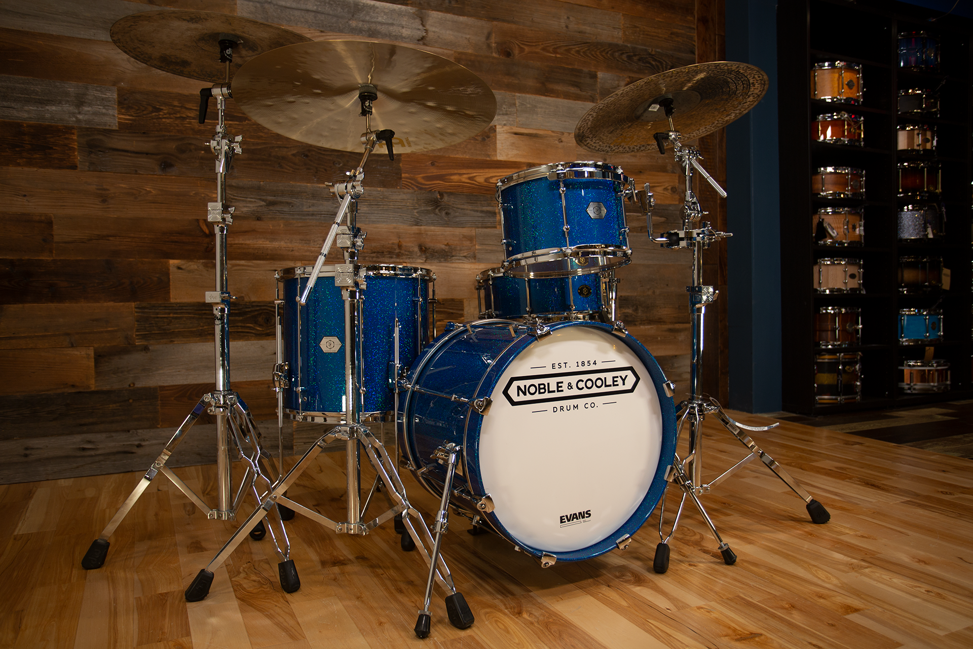 NOBLE-AND-COOLEY-HORIZON-3-PIECE-DRUM-KIT-CAIRO-BLUE-HOLO-SPARKLE-DRUMAZON_03.jpg