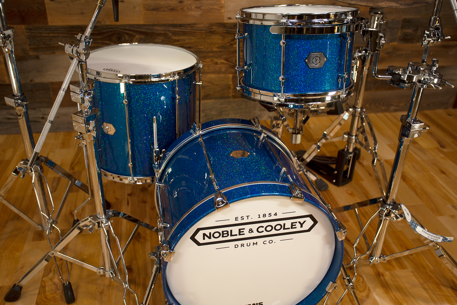 NOBLE-AND-COOLEY-HORIZON-3-PIECE-DRUM-KIT-CAIRO-BLUE-HOLO-SPARKLE-DRUMAZON_04.jpg