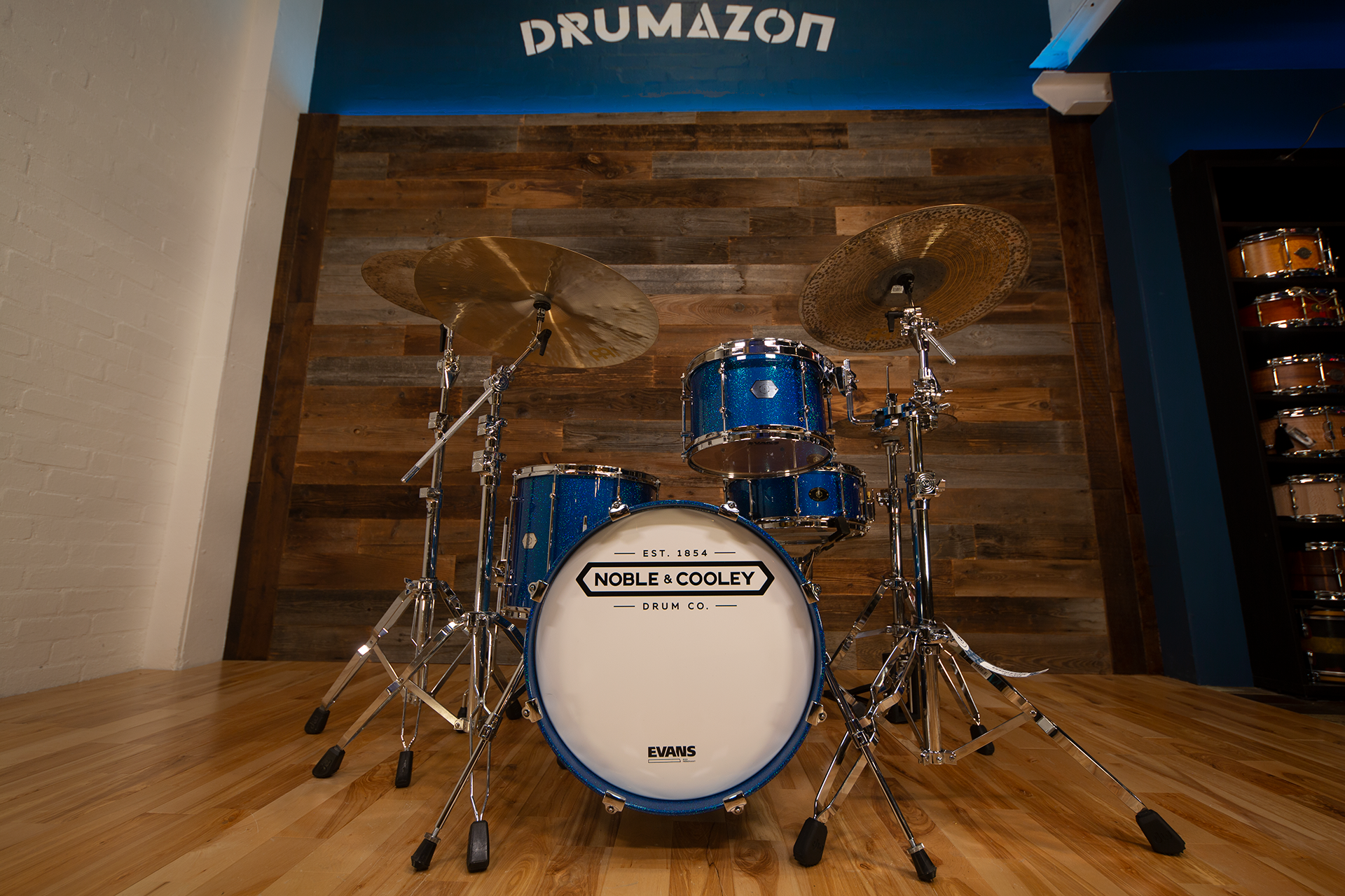 NOBLE-AND-COOLEY-HORIZON-3-PIECE-DRUM-KIT-CAIRO-BLUE-HOLO-SPARKLE-DRUMAZON_06.jpg