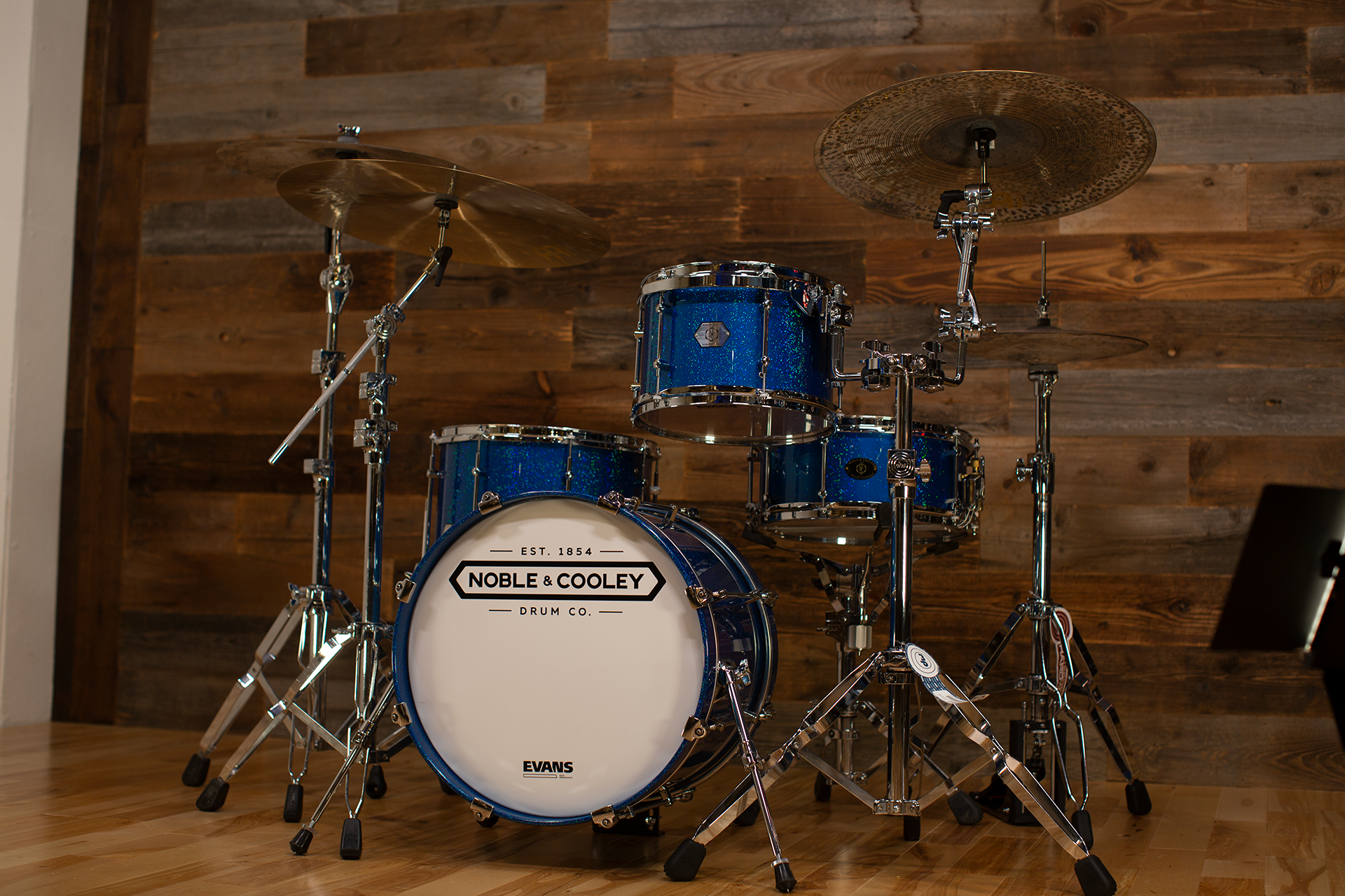 NOBLE-AND-COOLEY-HORIZON-3-PIECE-DRUM-KIT-CAIRO-BLUE-HOLO-SPARKLE-DRUMAZON_12.jpg