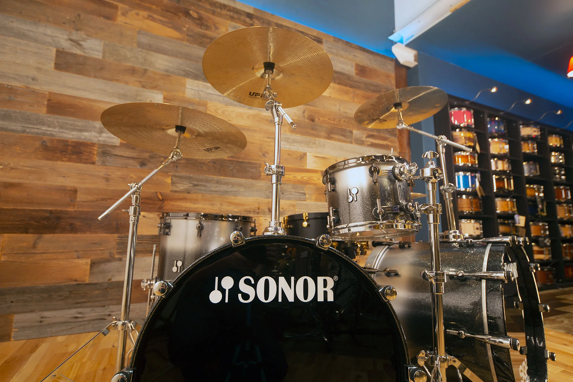 SONOR-SQ2-4-PIECE-DRUM-KIT-BLACK-SILVER-SPARKLE-FADE-DRUMAZON_06.jpg
