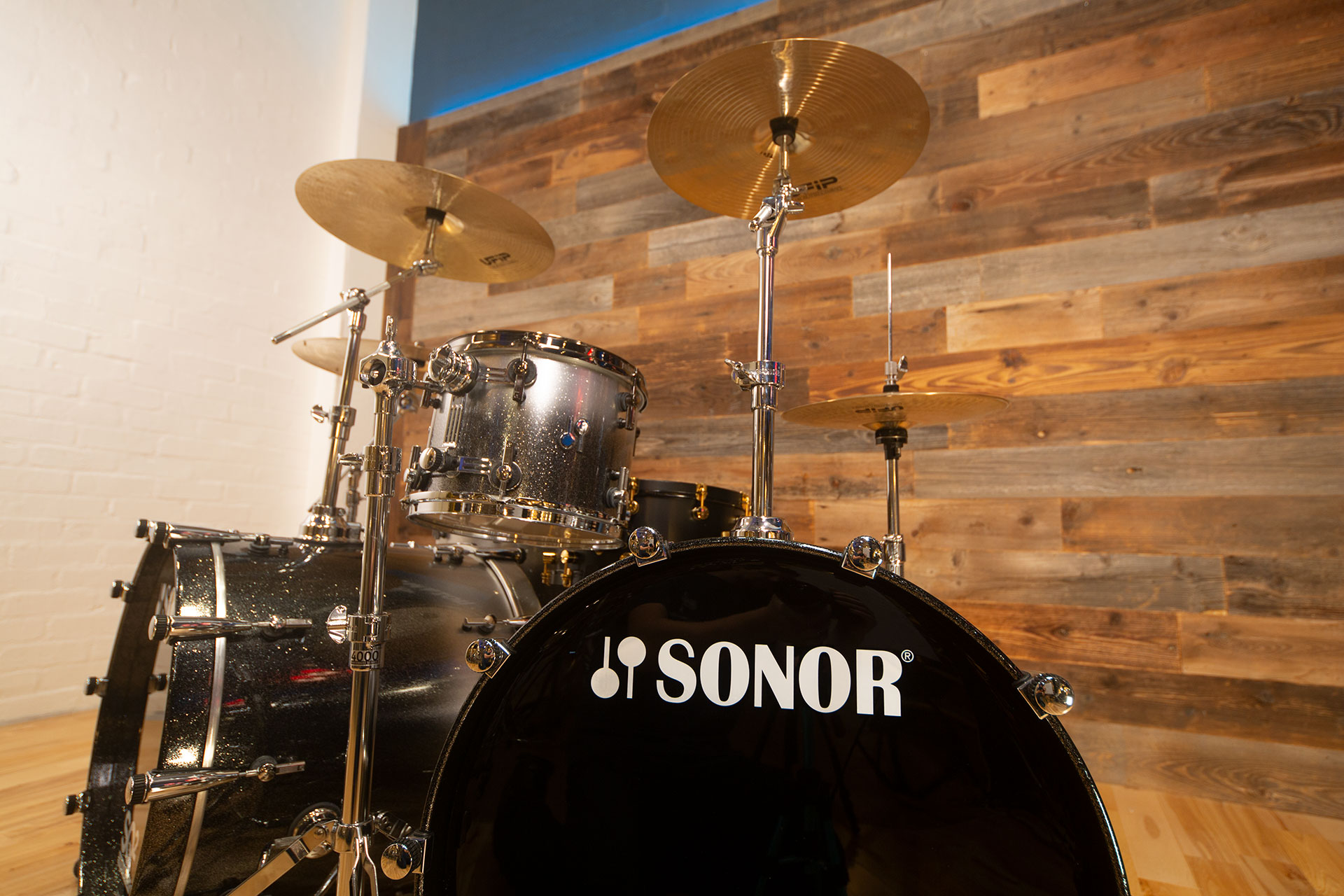 SONOR-SQ2-4-PIECE-DRUM-KIT-BLACK-SILVER-SPARKLE-FADE-DRUMAZON_07.jpg