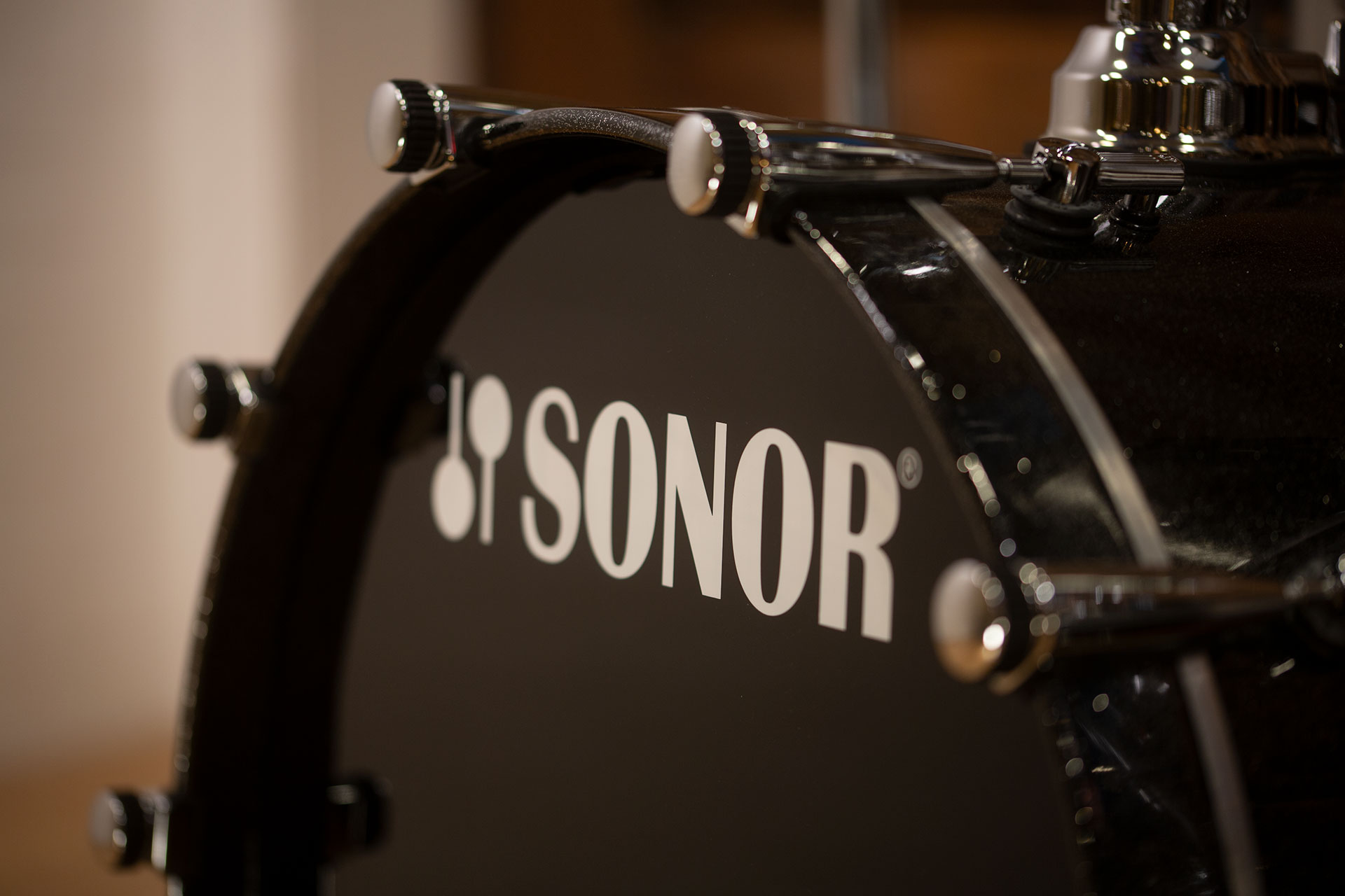 SONOR-SQ2-4-PIECE-DRUM-KIT-BLACK-SILVER-SPARKLE-FADE-DRUMAZON_09.jpg