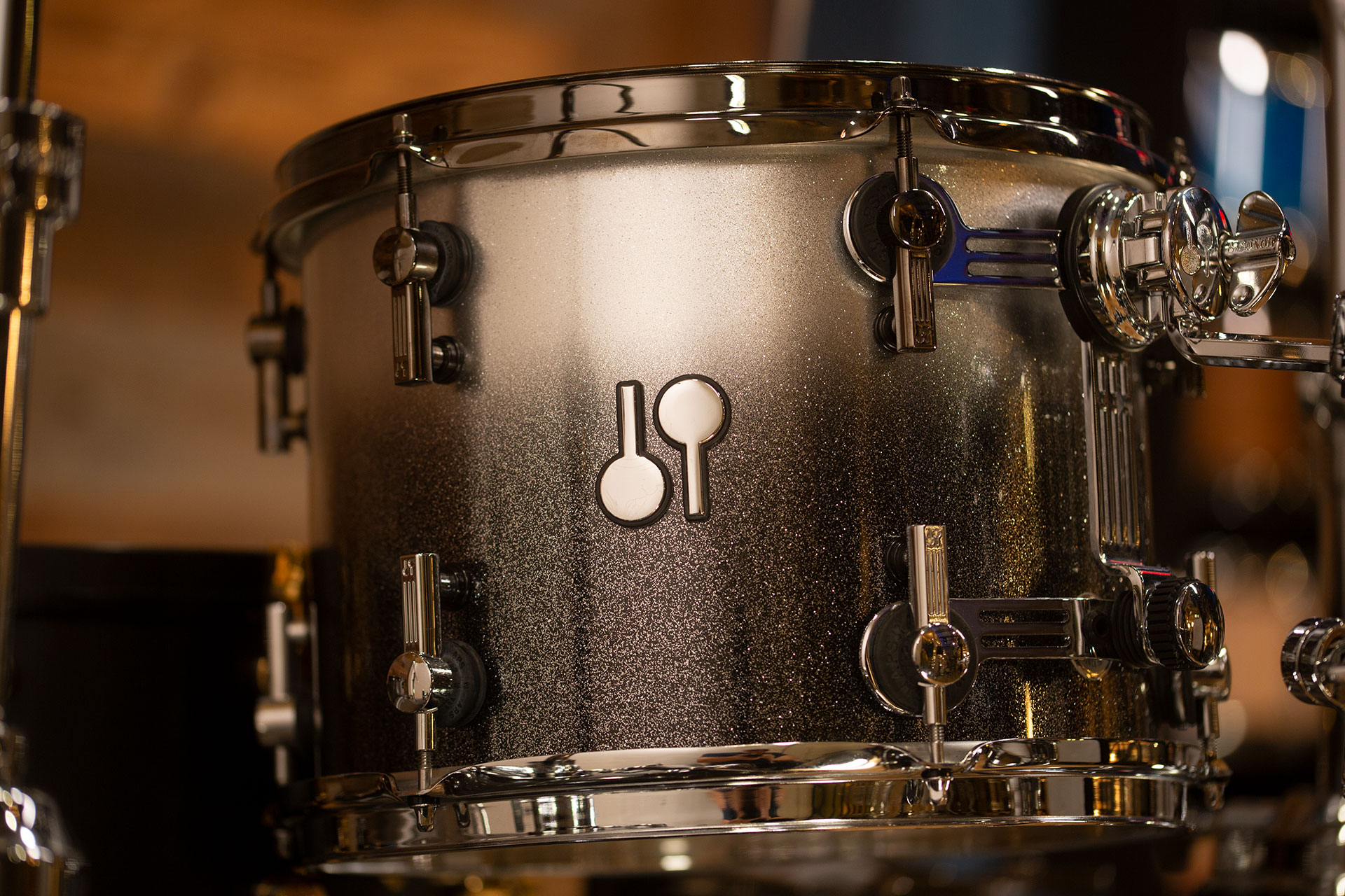 SONOR-SQ2-4-PIECE-DRUM-KIT-BLACK-SILVER-SPARKLE-FADE-DRUMAZON_12.jpg