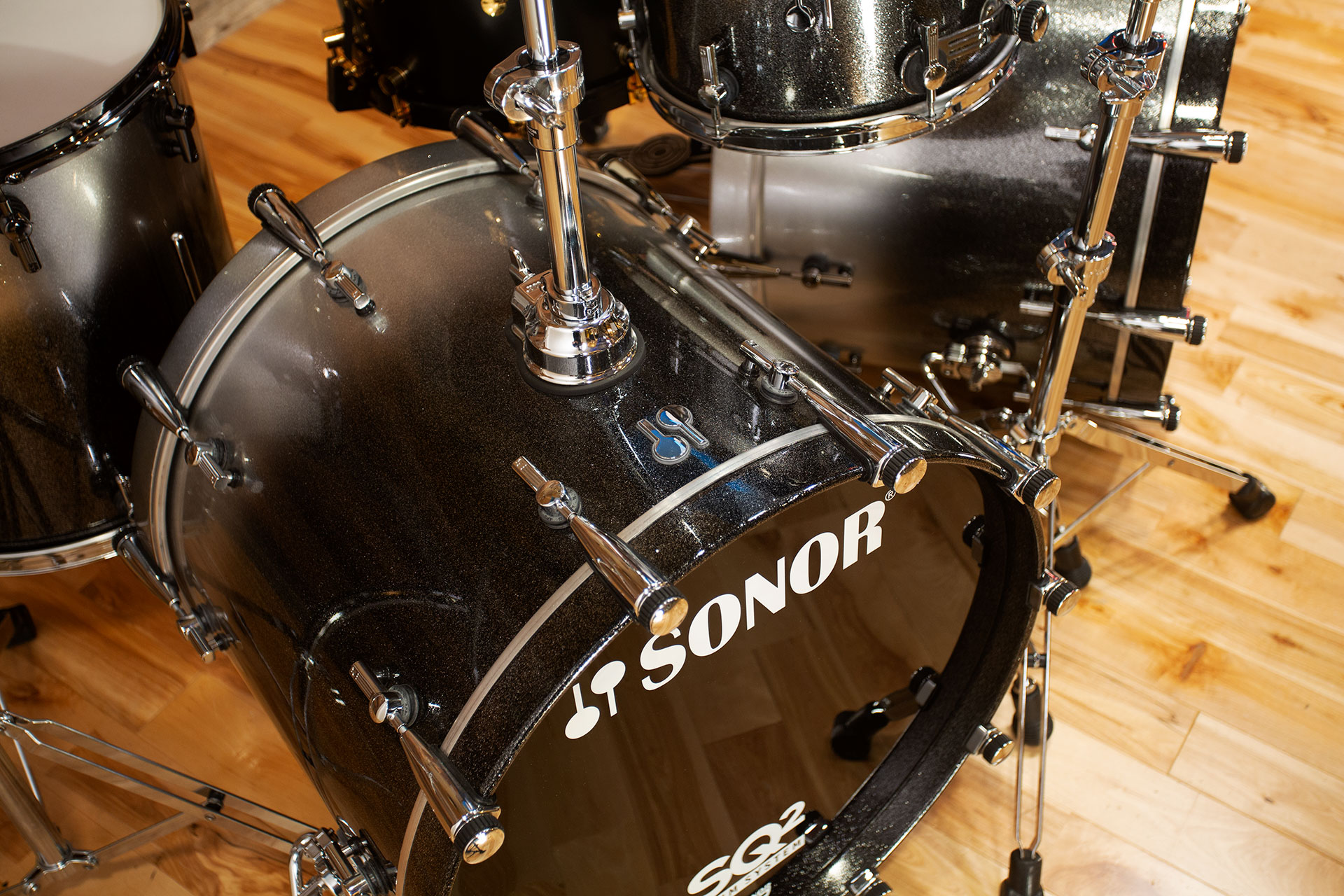 SONOR-SQ2-4-PIECE-DRUM-KIT-BLACK-SILVER-SPARKLE-FADE-DRUMAZON_15.jpg