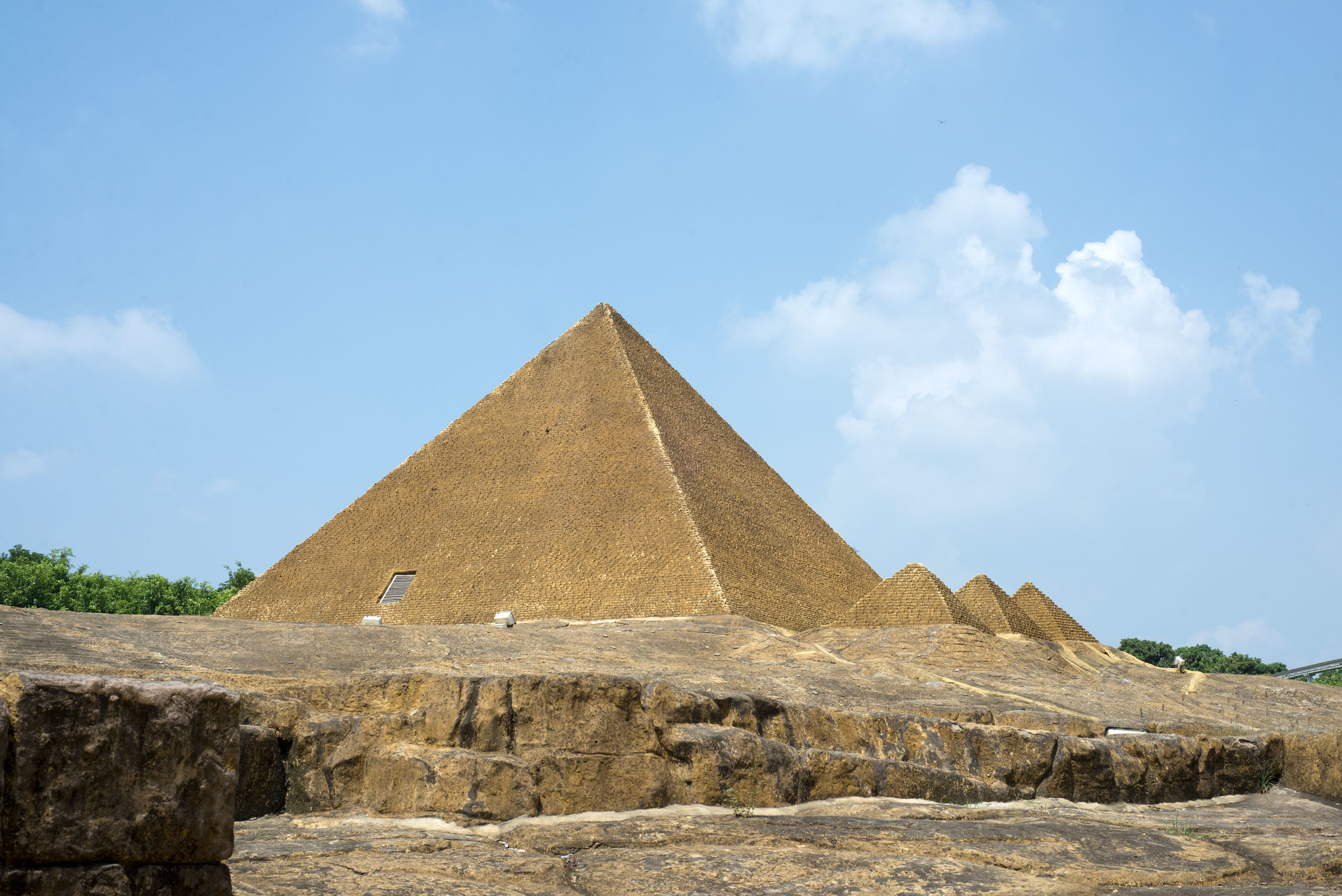 Alex Strada, Great Pyramids of Giza. Shenzhen, China, 2015