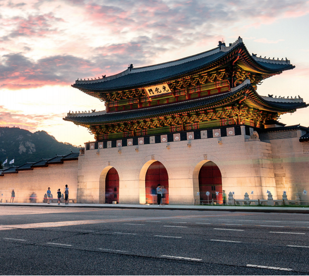 The Moonlight Tour at Gyeongbokgung Palace is one of the most popular tour programs in South Korea.