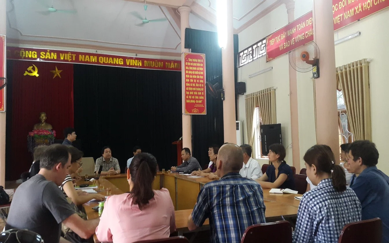 Photo 7: KNOTS team having a meeting with leaders of Duong Lam commune