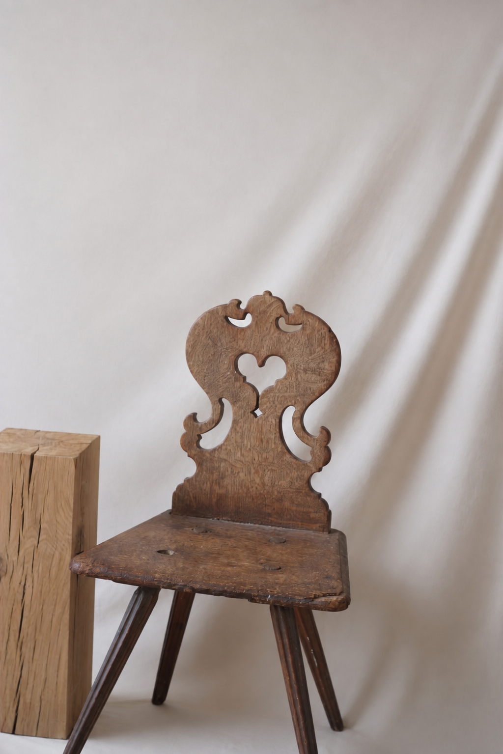01. Swedish Chair.png