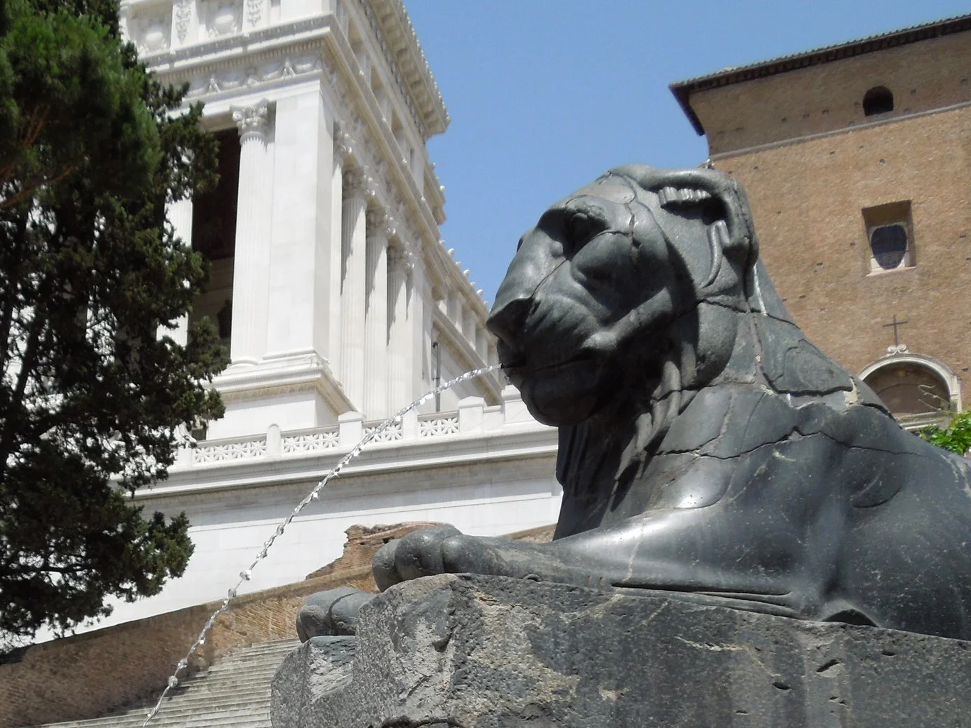 Potable lion water fountain