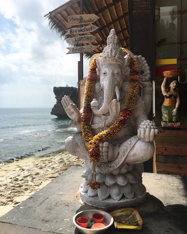 Ganesh qui prot&egrave;ge les foyers❤️🙏Bali
#bali #asie #hindouisme #protection #ganesh #elephant #spiritualit&eacute; #holy #travel #travelgram #instatravel #enfamille #withmygirls #valisesenfamille #belgianblogger