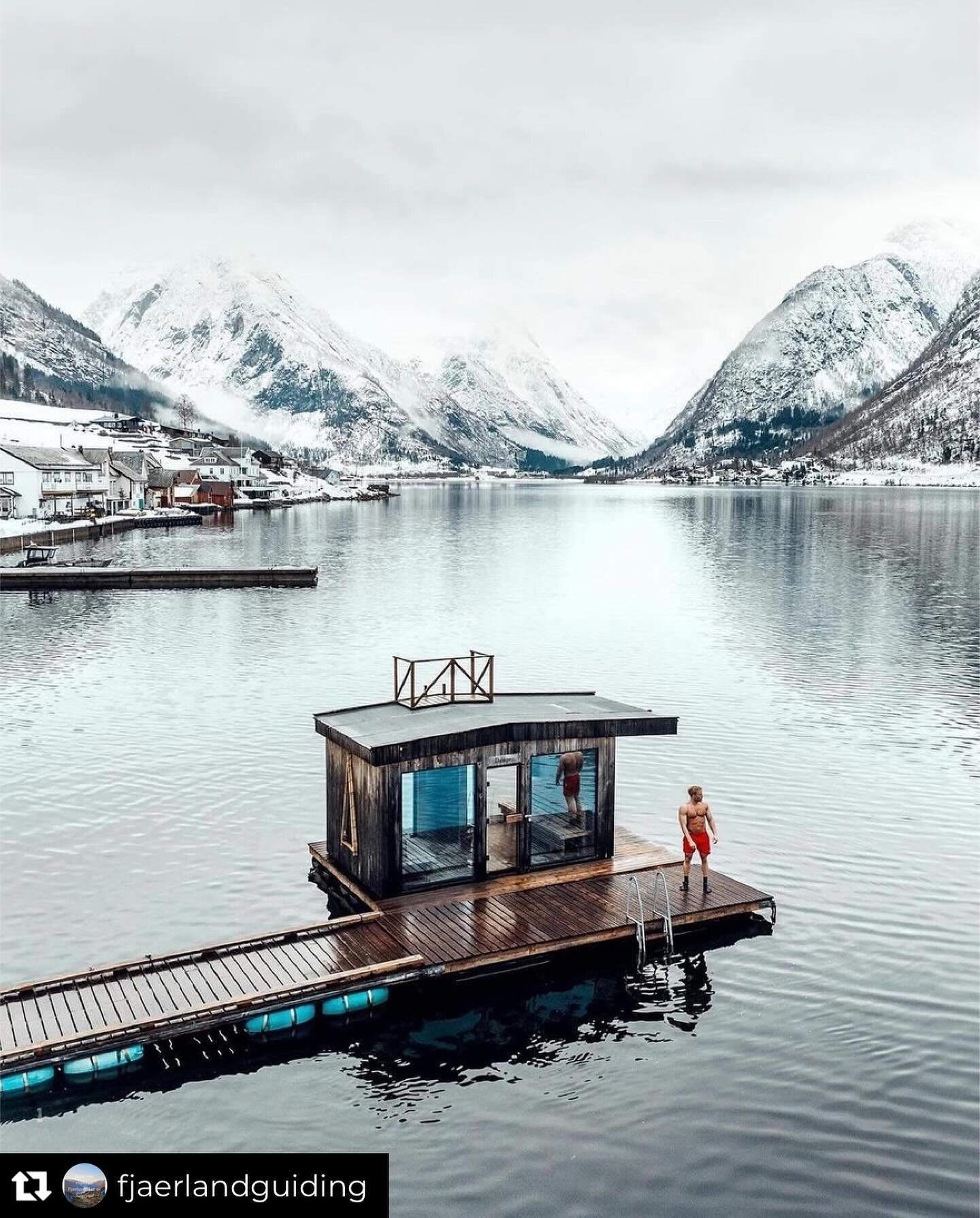 Repost @vedvikphotography 😍

Fj&aelig;rland💙 

Bilder for @oyehaug sitt samarbeid med @speedo 📸 

Den flotte saunaen kan ein booke hos @fjaerlandguiding 🤩

#fj&aelig;rland #speedo #norge #sognogfjordane #vestland #visitsognefjord #norway #fjordno