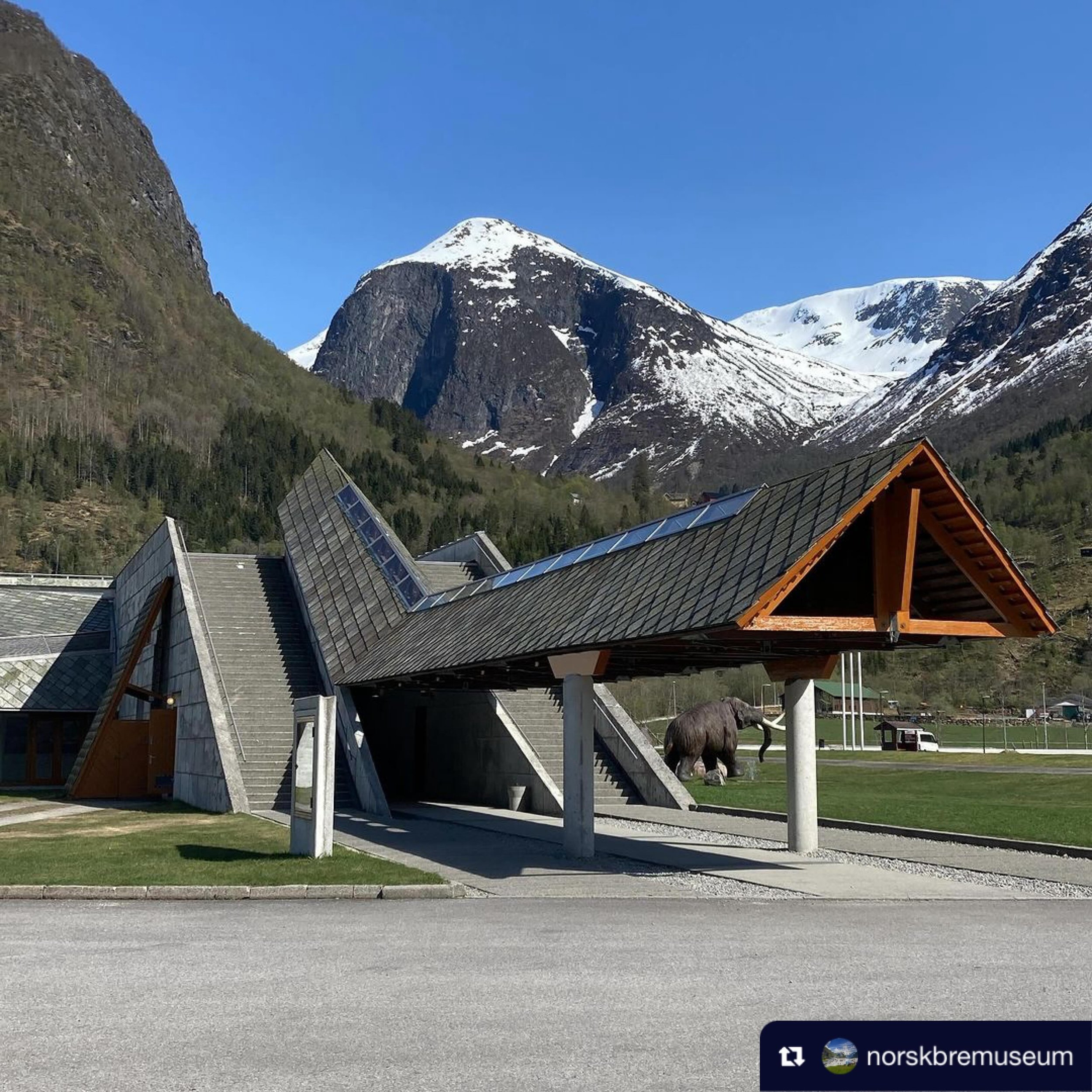 Repost from @norskbremuseum
&bull;
Open every day 10.00 - 16.00.

See our panoramic movie about Jostedalsbreen glacier ☺️

Welcome!

#fj&aelig;rland #fj&aelig;rlandfr&aring;fjordtilfjell #fj&aelig;rlandsfjorden #sogndal #visitnorway #fjordnorway #vis