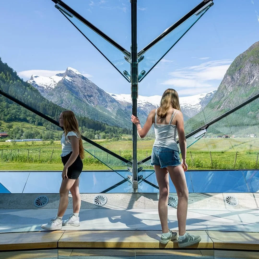 Repost from @norskbremuseum
&bull;
Haust og kj&oslash;legare v&ecirc;r er flott museumsv&ecirc;r 🙂 Kva med &aring; sjekke ut museet v&aring;rt med panoramafilm om Jostedalsbreen, oppgradert klimautstilling og mange andre finurlege ting &aring; sj&ar
