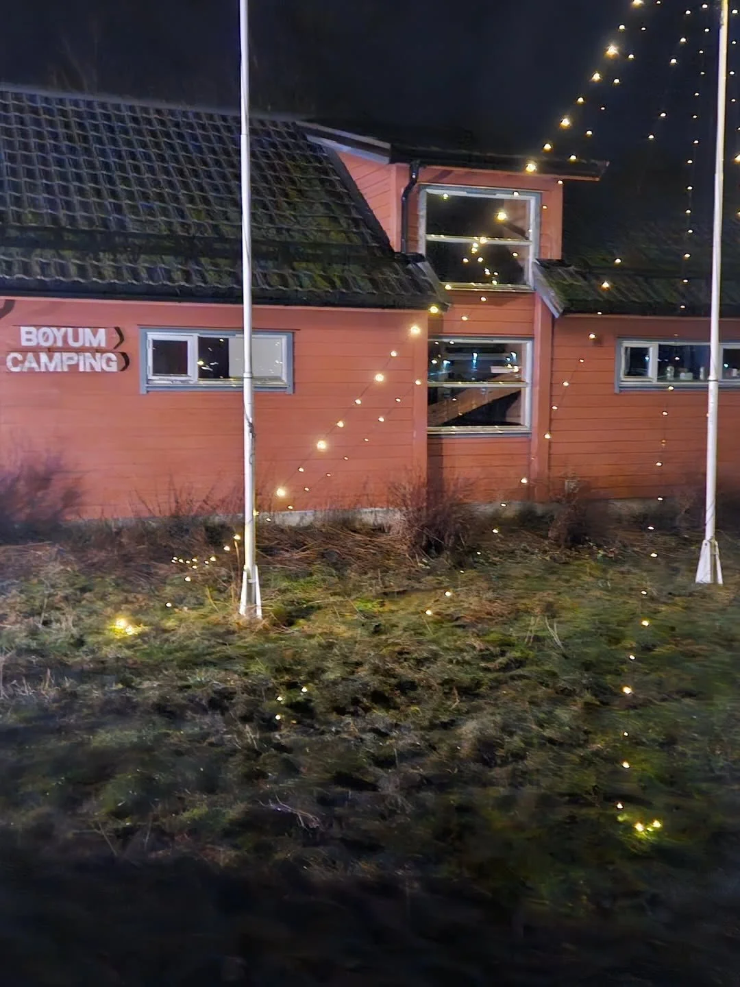 Repost from @boyumcamping
&bull;
Ope 20 desember, velkommen innom.
Takeaway, ring oss.

V&aring;re samarbeidspartnere i Fj&aelig;rland. 

@fjaerlandfraafjordtilfjell
@fjaerlandfjordstovehotell
@norskbremuseum
@brevasshytta
@boyumcamping
@den_norske_b