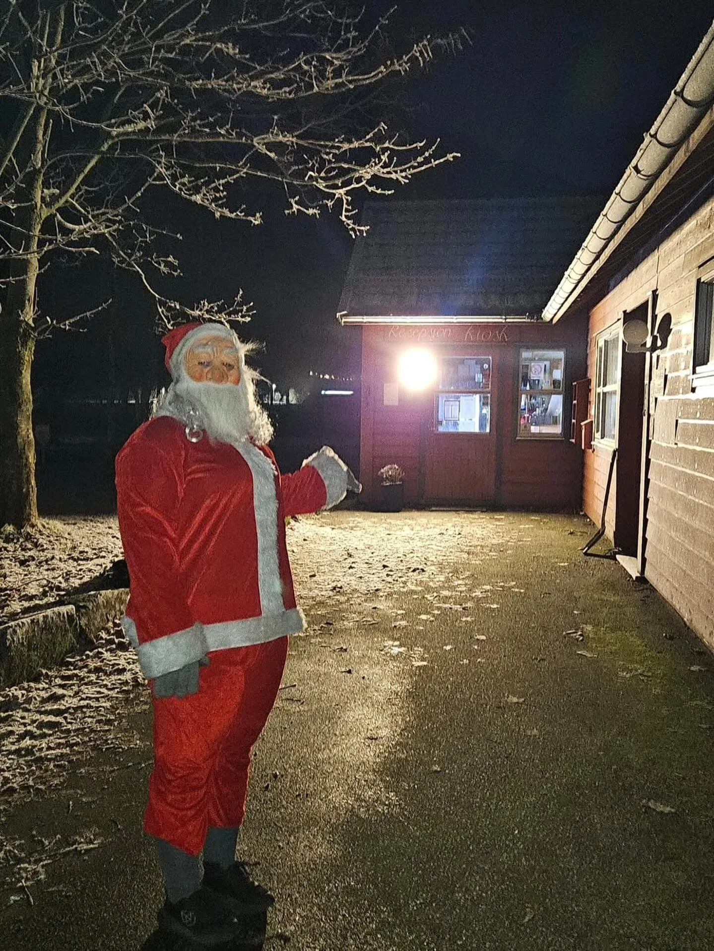 Repost from @boyumcamping
&bull;
Vi p&aring; B&oslash;yum Camping ynskjer alle v&aring;re gjestar og f&oslash;lgjarar ei str&aring;lande god jul! 🎄❤️🎅🏻

The straff at B&oslash;yum Camping wishes all our guests and followers a merry christmas!🎄❤️?