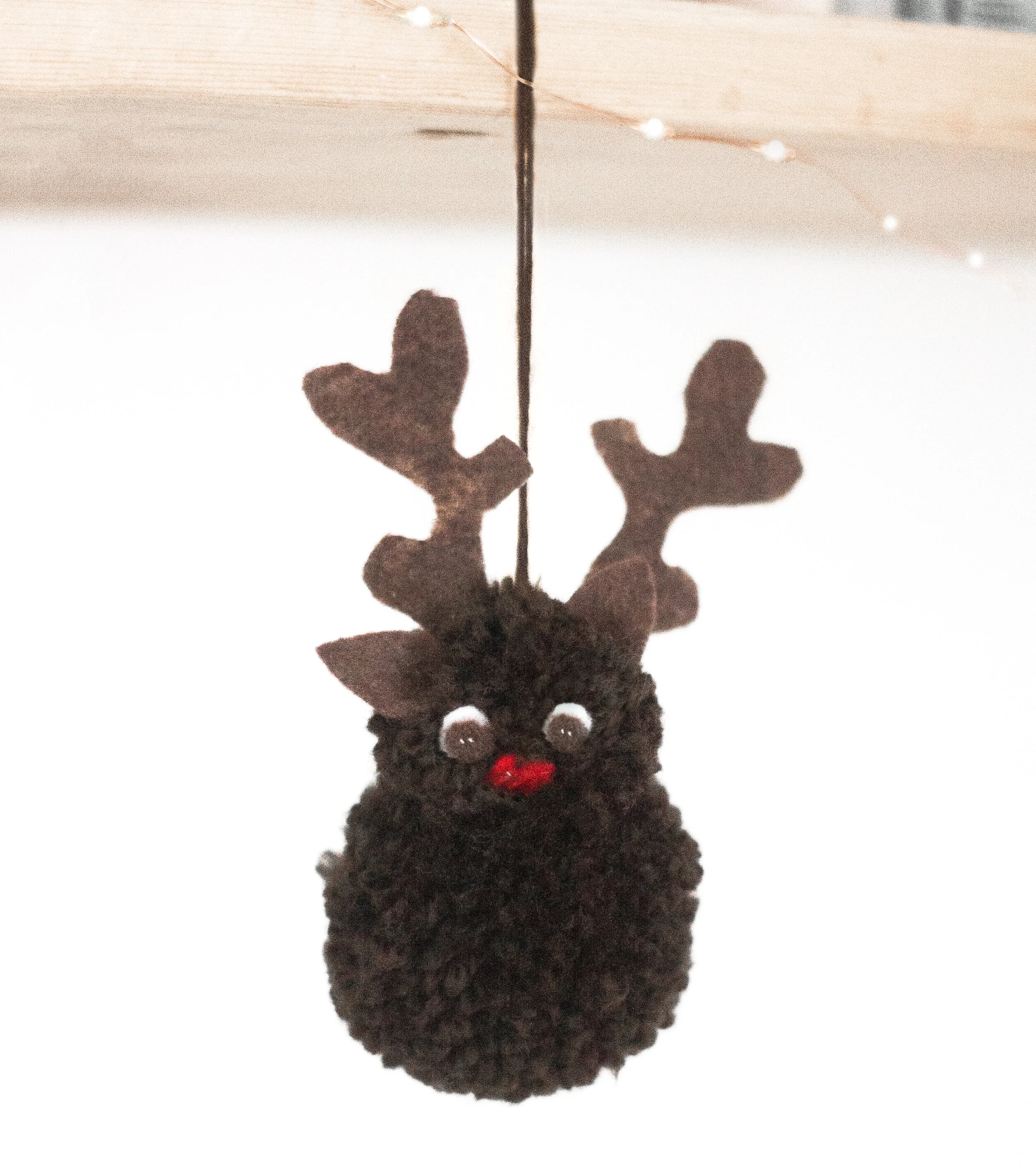 pom pom reindeer how to make the crafty hen.jpg