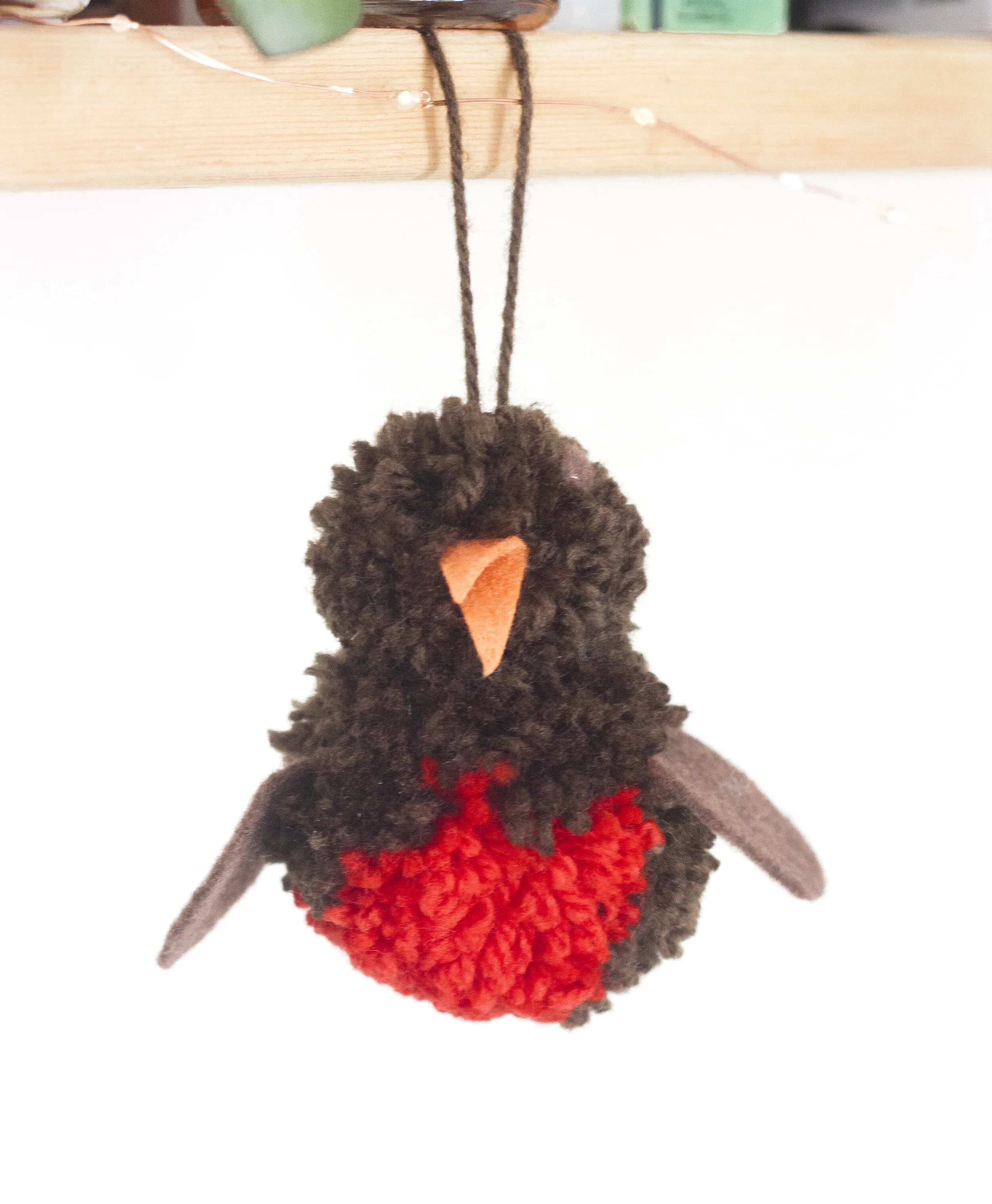 pom pom robin how to make the crafty hen.jpg