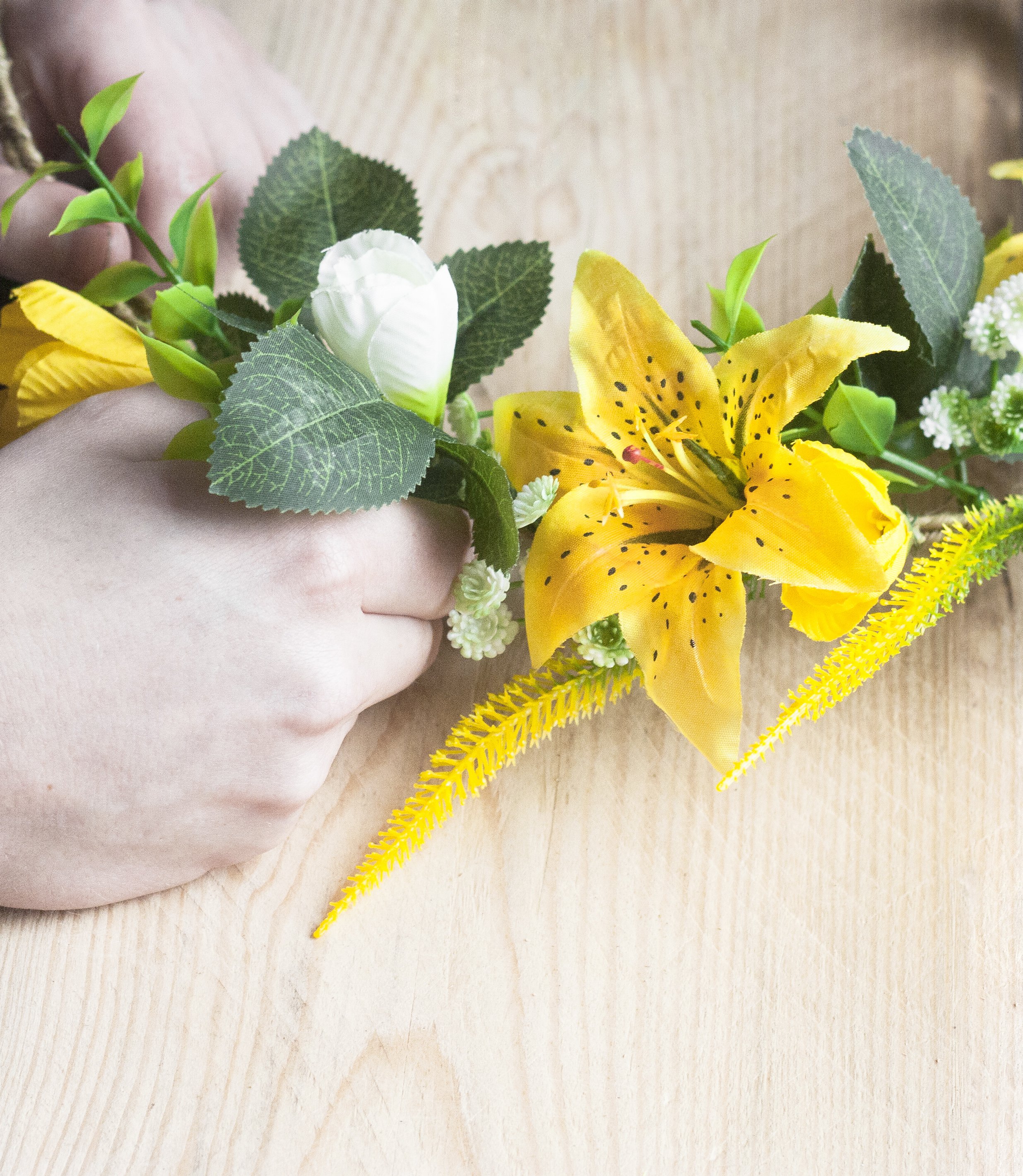 Spring Wreath Make your own yellow crafty hen.jpg