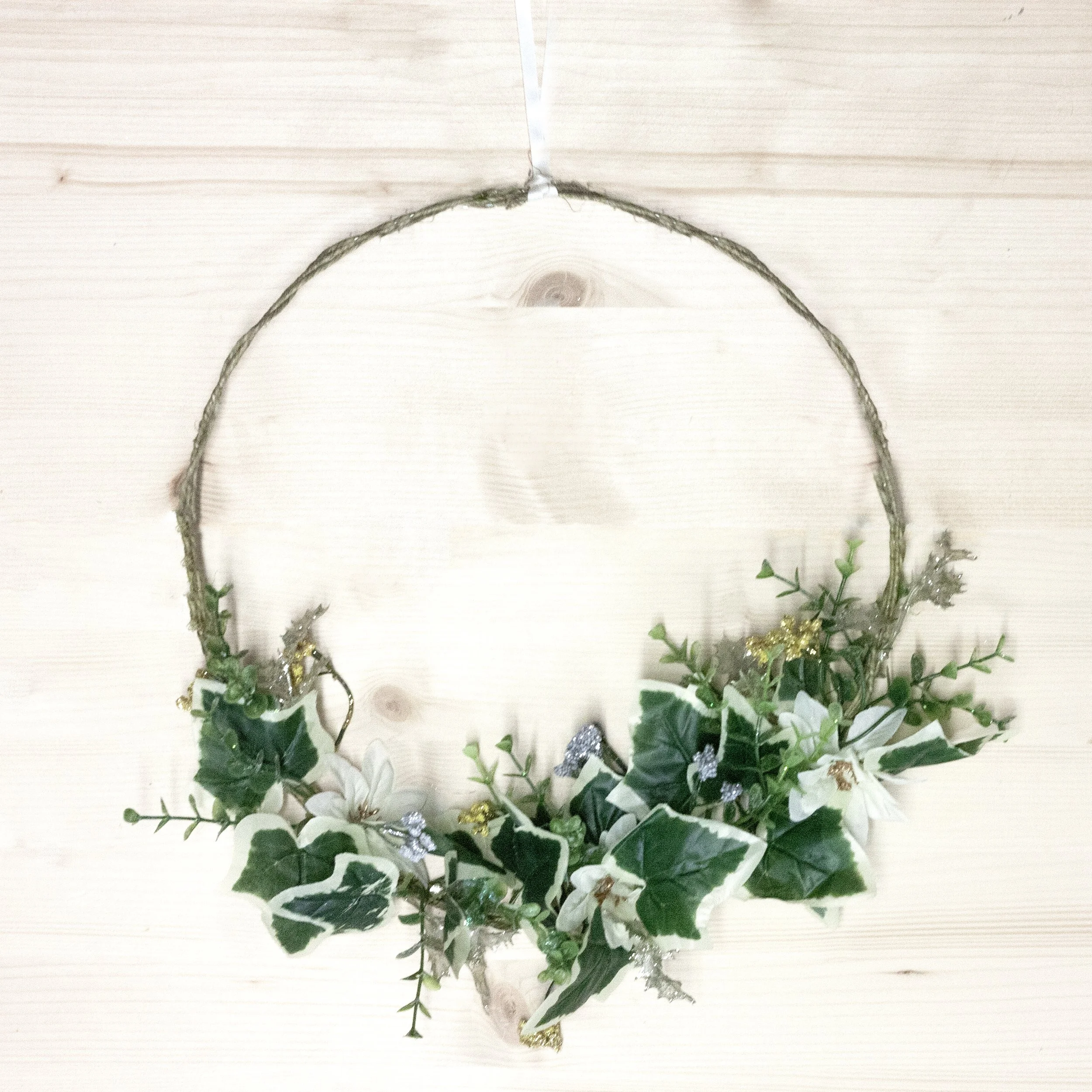 Wire Wreath Metallic.jpg