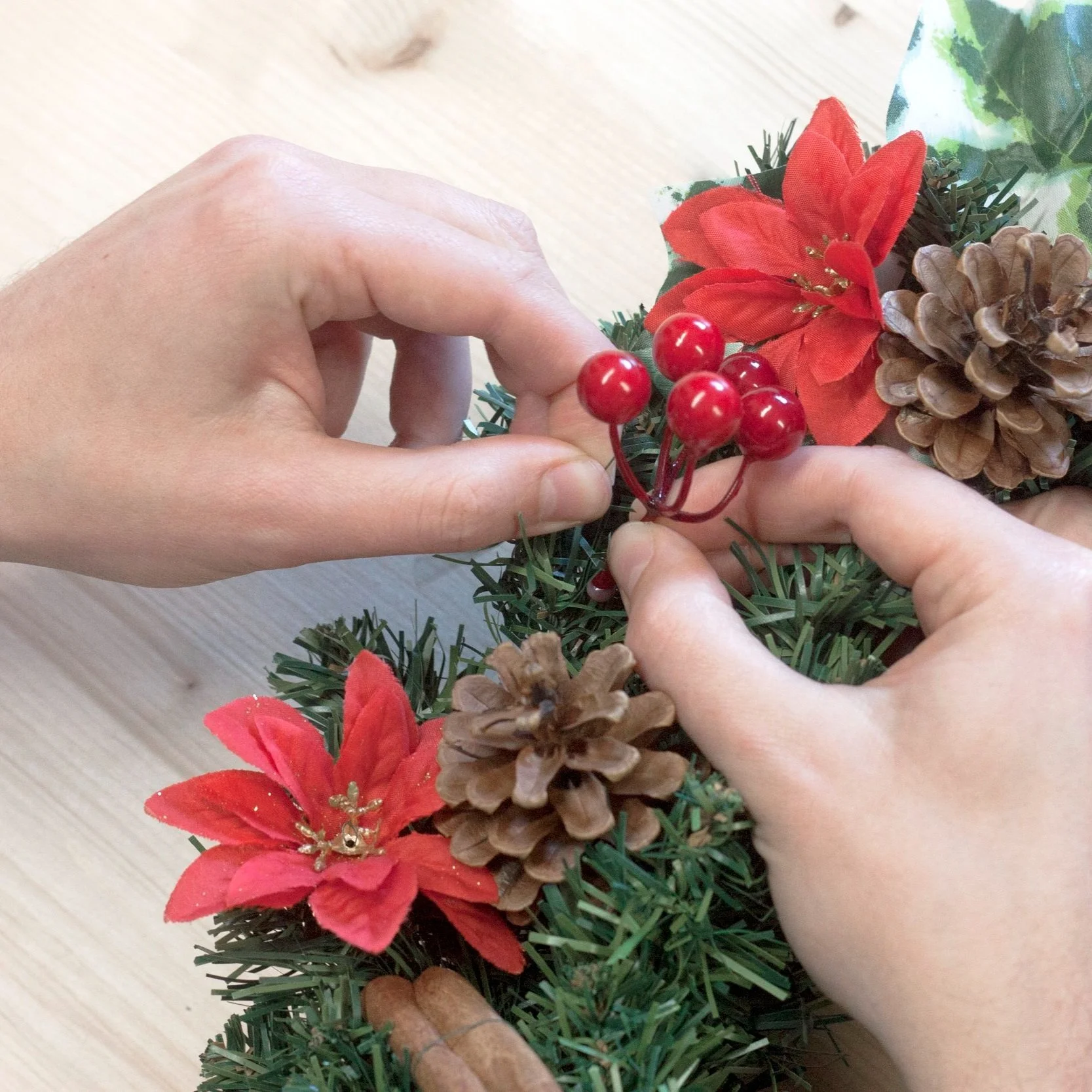 Christmas+Wreath+How+to+11+Attach.jpg