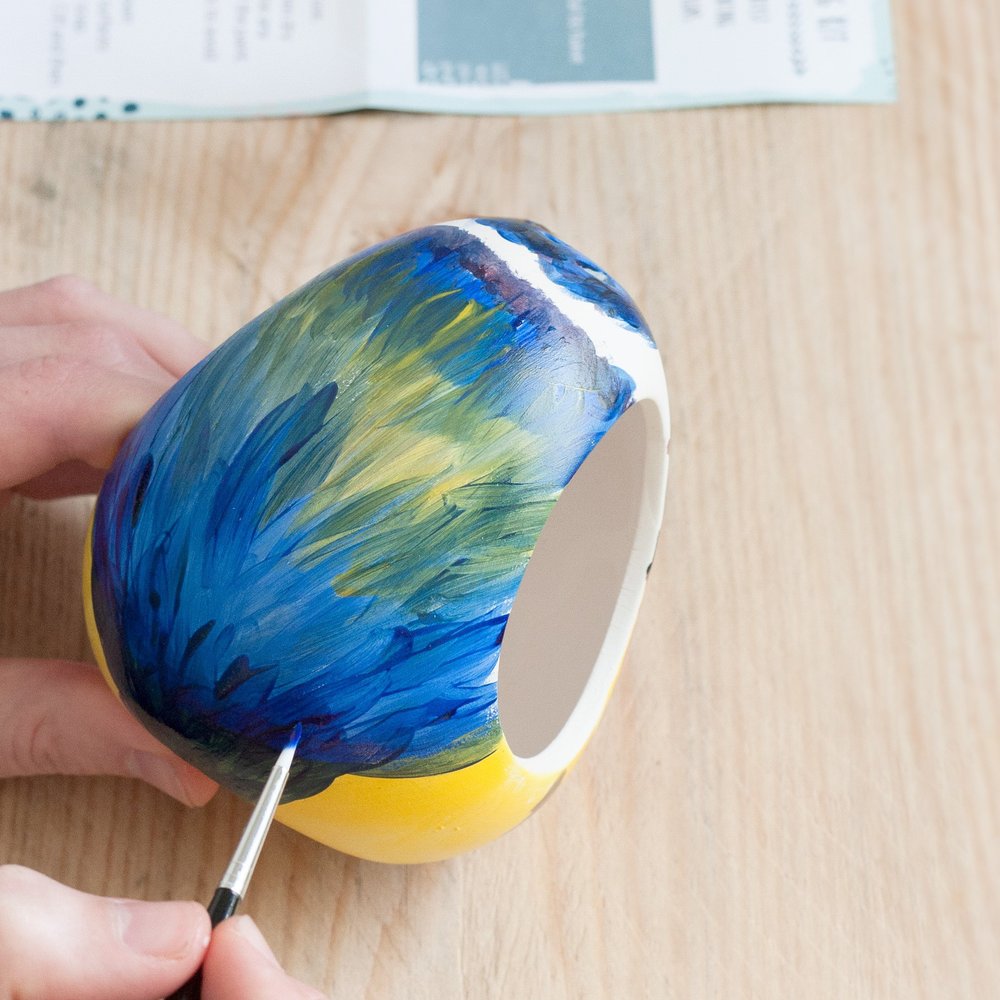Can You Paint Bird Feeders: Tips for a Safe, Vibrant Makeover