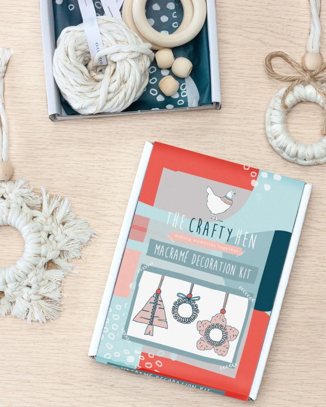 Do you have an international team that you still want to celebrate Christmas with for a team social? 

We offer virtual festive workshops for celebrations with your remote cohorts! 🎄 

We'll send crafty kit box to all participants ahead of your onli