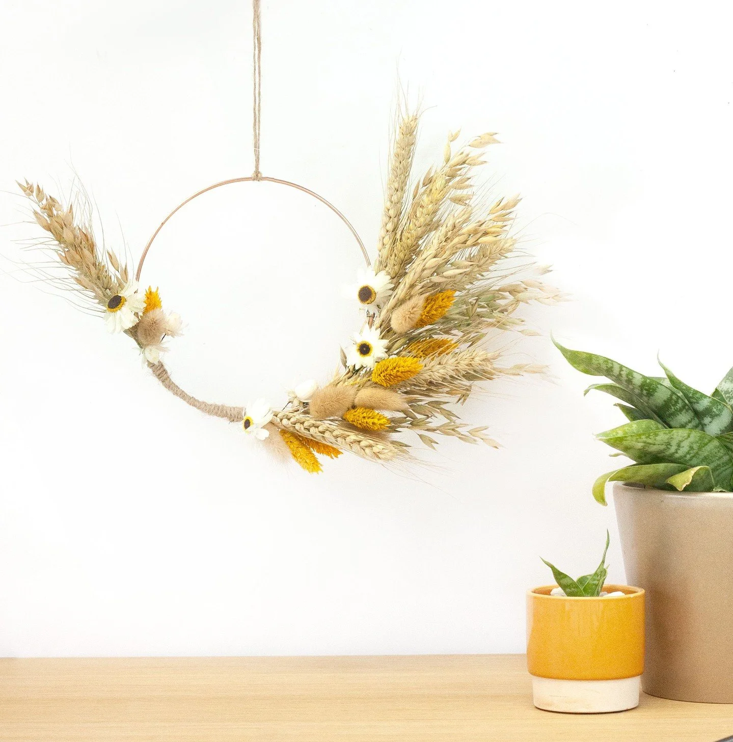 A floral wreath kit sent directly to your door? Yes please! 🤩 

We have 6 colour-ways available in our Dried Floral Wreath Kits to get you crafting into springtime! 🌾 🌸 
Order directly from our website and find the perfect colour to match your hom