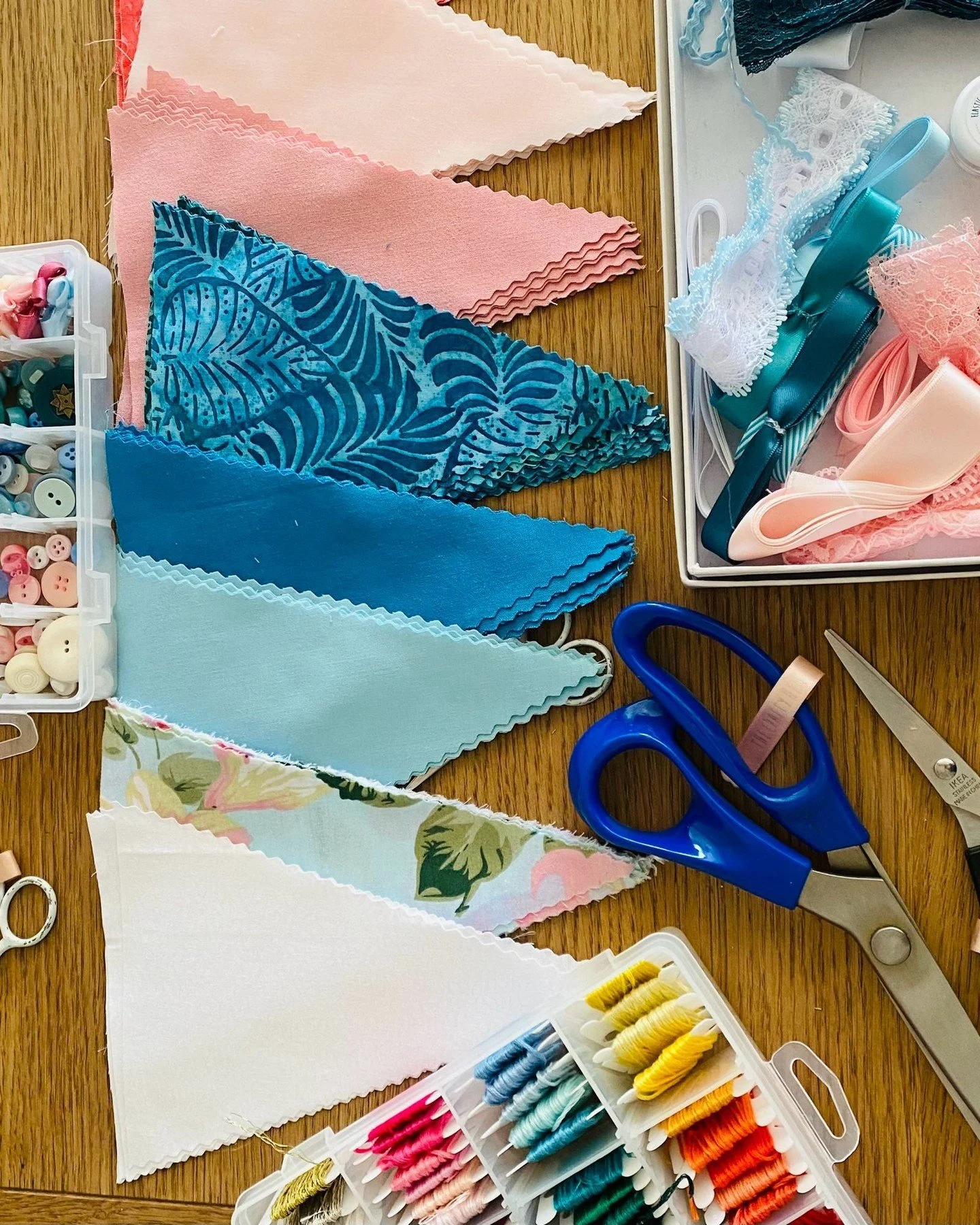 Fancy a hen do where everyone can get involved in creating decor for the wedding?

Our bunting workshop is perfect for just that!

We&rsquo;ll come to you with bespoke fabrics based on your chosen colour scheme, ready with all the equipment needed fo