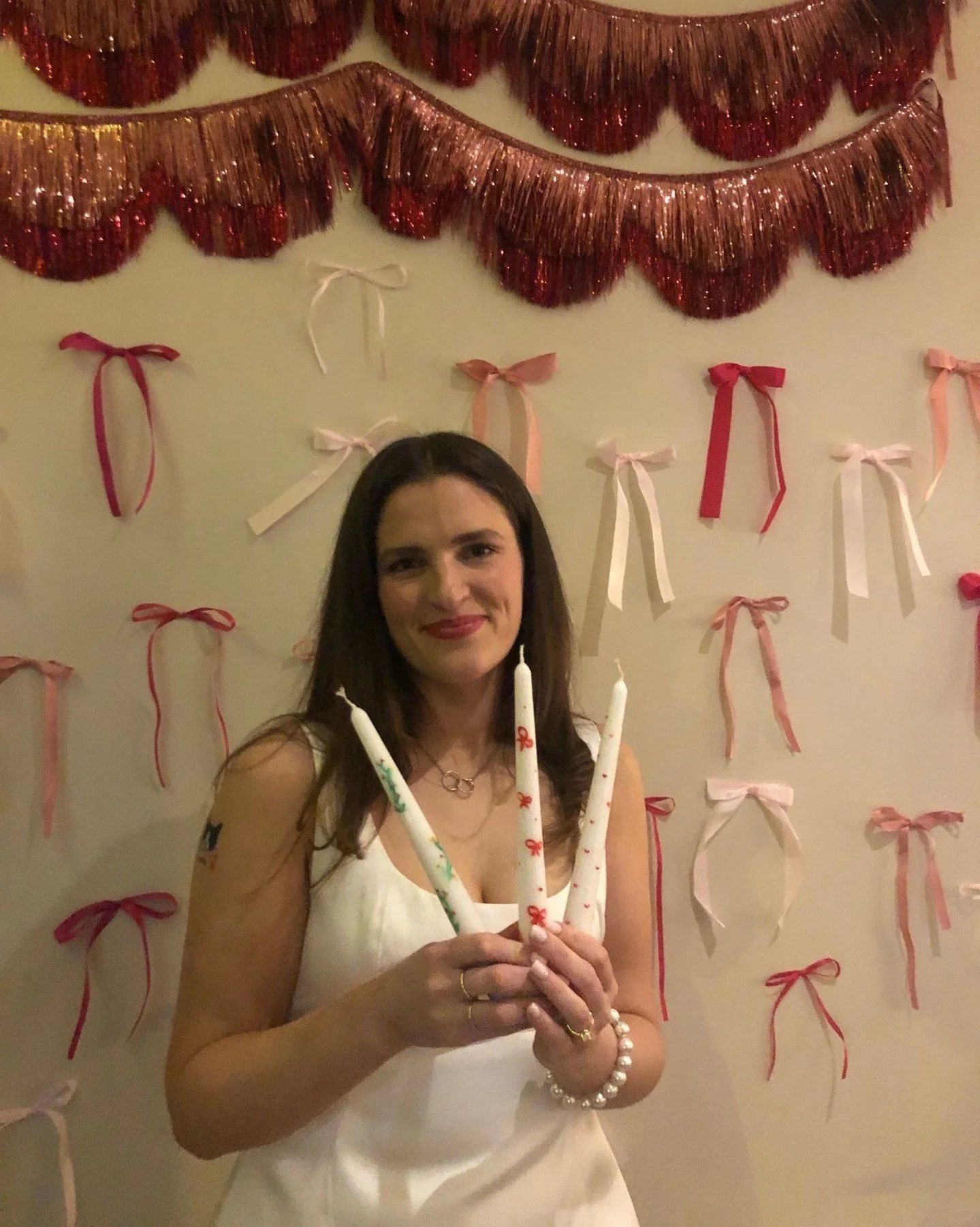 Autumnal hen party? Candle Painting, of course! ✨ 

What do you mean we bring along all the paints and candles to your venue so that you can all get stuck straight in to then enjoy your personalised candles?!

Sounds ideal to us. 

Find out more on o