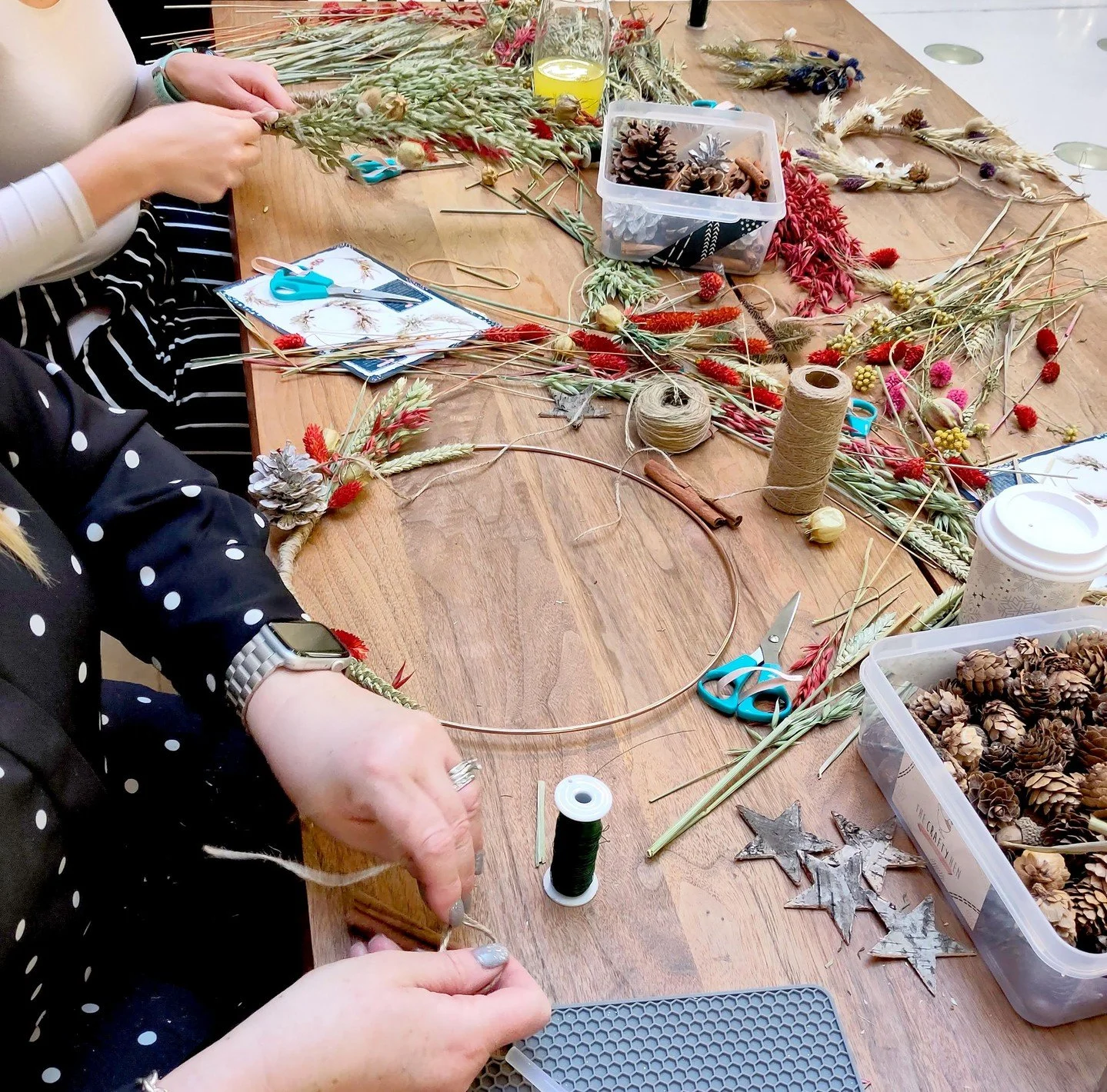 Bring your team together in a way they'll remember 🙌 

Perfect for team building days, Christmas parties, regular socials and more! Our creative corporate experiences are designed to spark collaboration, boost morale, and make every away day somethi