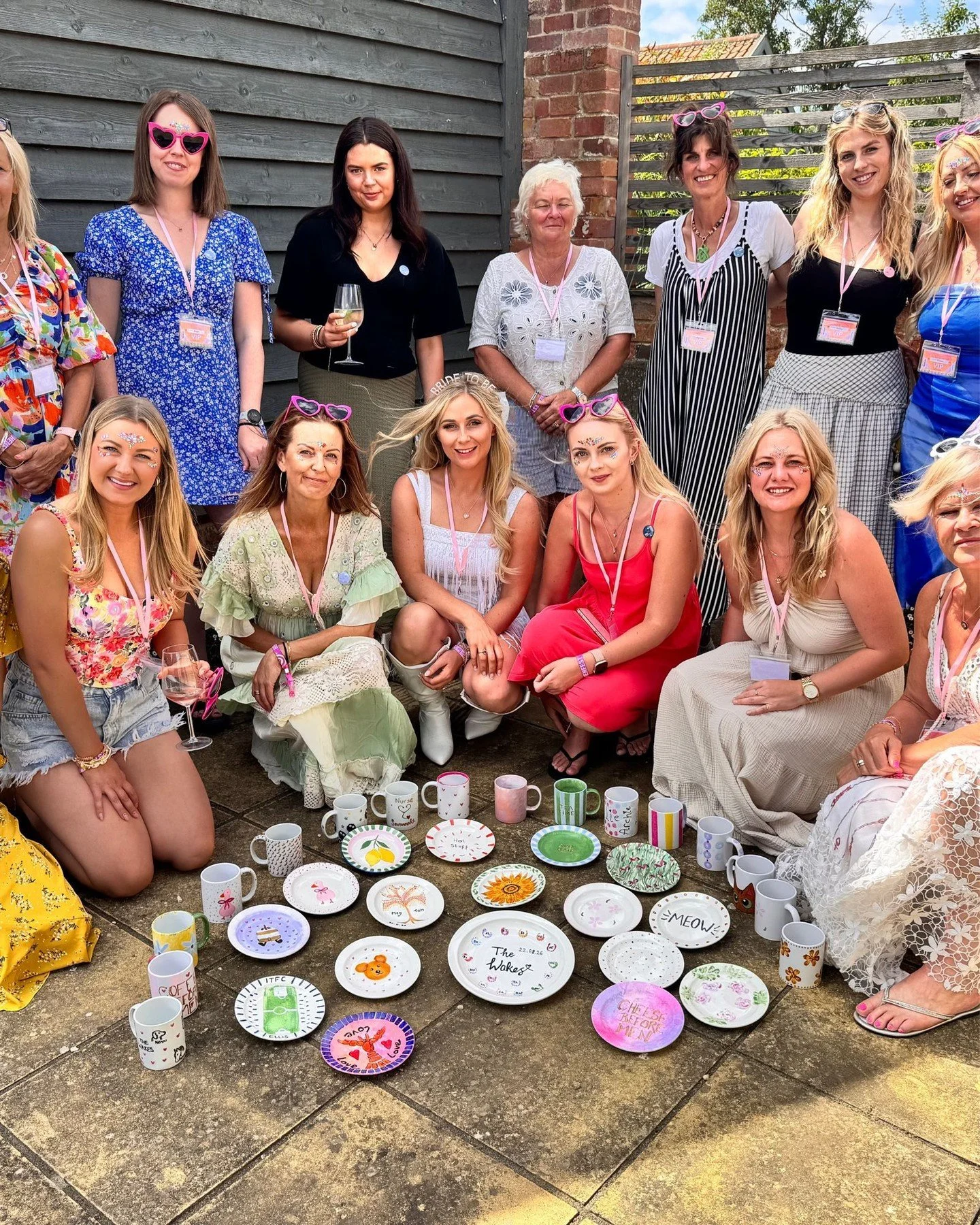Why choose one trending crafty hen activity when you can choose two 💁&zwj;♀️ Go allll out and book two workshops for your hen party!

We love that that&rsquo;s what Kate did for Bride Meg&rsquo;s hen do recently 🥂 a day of crafting with the girls i