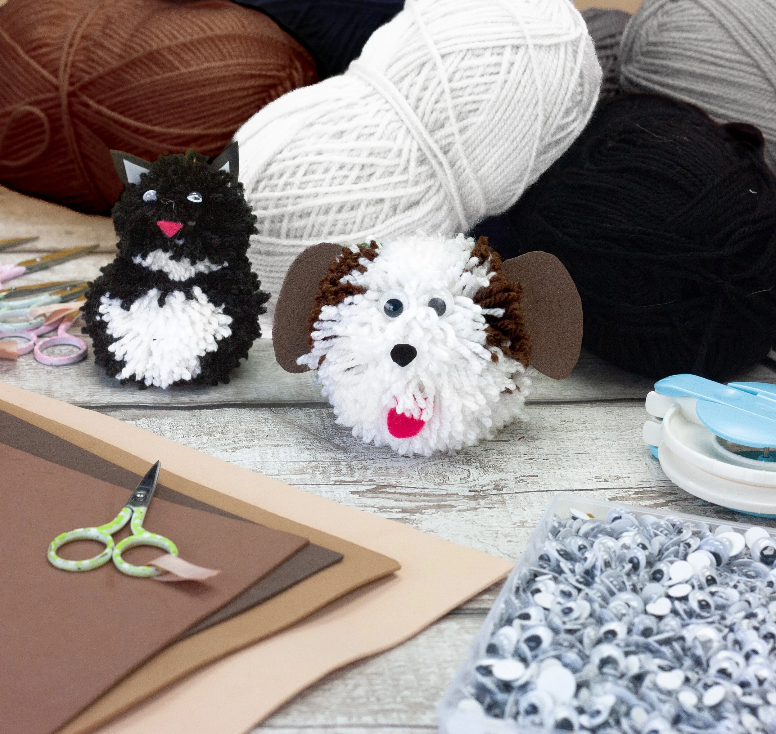 POM POM PET DOG CAT CRAFT STATION THE CRAFTY HEN.jpg