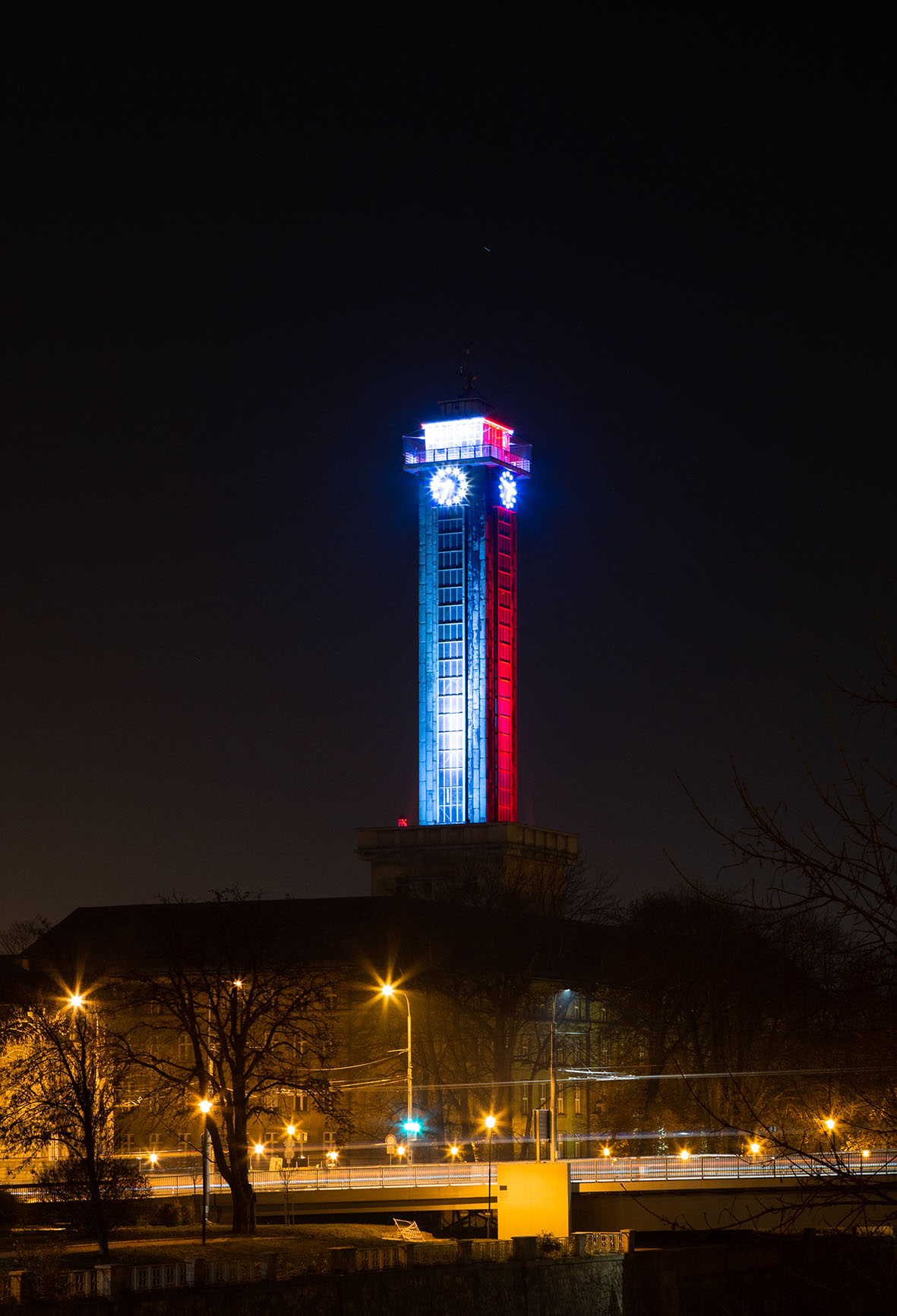 Ostrava_Radniční věž v polských barvách 1.jpg