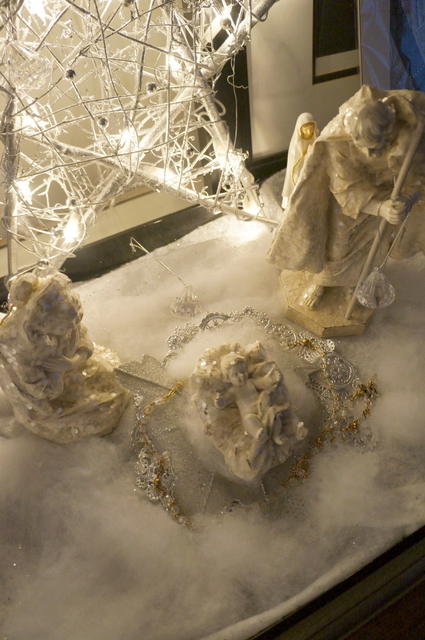 Baby Jesus is glued into this set just FYI!