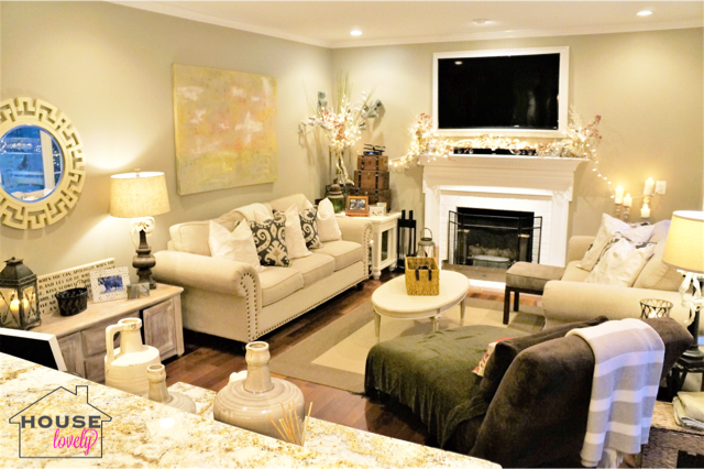 Fun Fact: Kelley painted and destressed the canvas above her couch herself! A+ for DIY amazingness!