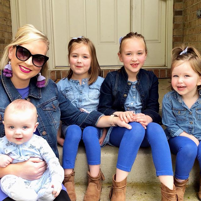 Happy Mother&rsquo;s Day from my clique to yours! 💜💜💜💙 #mothersday2018 #selliersiblingsonthestoop #selliersistersonthestoop