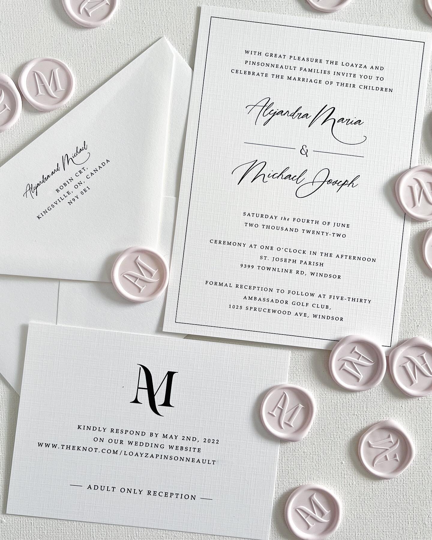 2022- the year of linen, classic black and white design with bold monograms, and wax seals in amazing pops of colour! 
&bull;
&bull;
&bull;
#elleandemdesign #yqg #customweddinginvitations