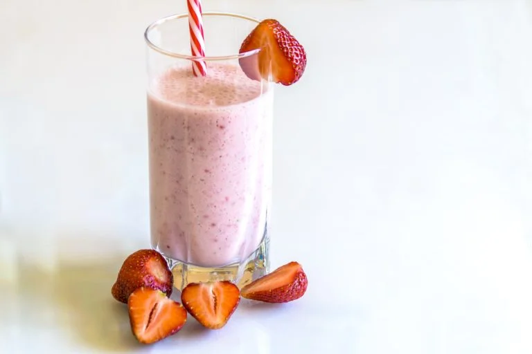 strawberry-smoothie-1418212_1920-768x512.jpg
