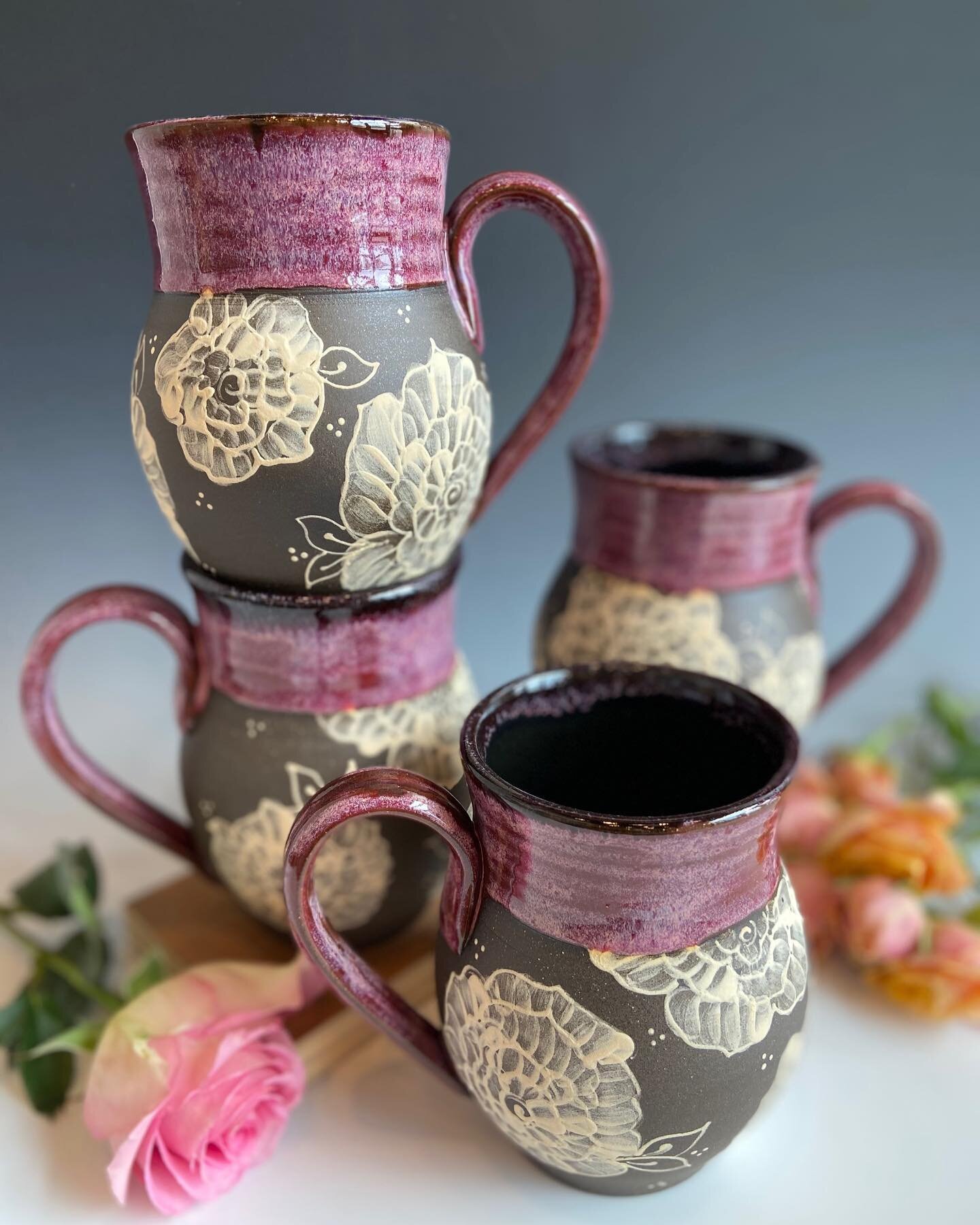 Happy #mugshotmonday on Tuesday because of the Holiday 😜 I&rsquo;ve been a little lazy on posting lately because I&rsquo;ve been a bit busy, but I have new pots in progress and I can&rsquo;t wait to show you soon 😘🌹 I currently have a few rose mug