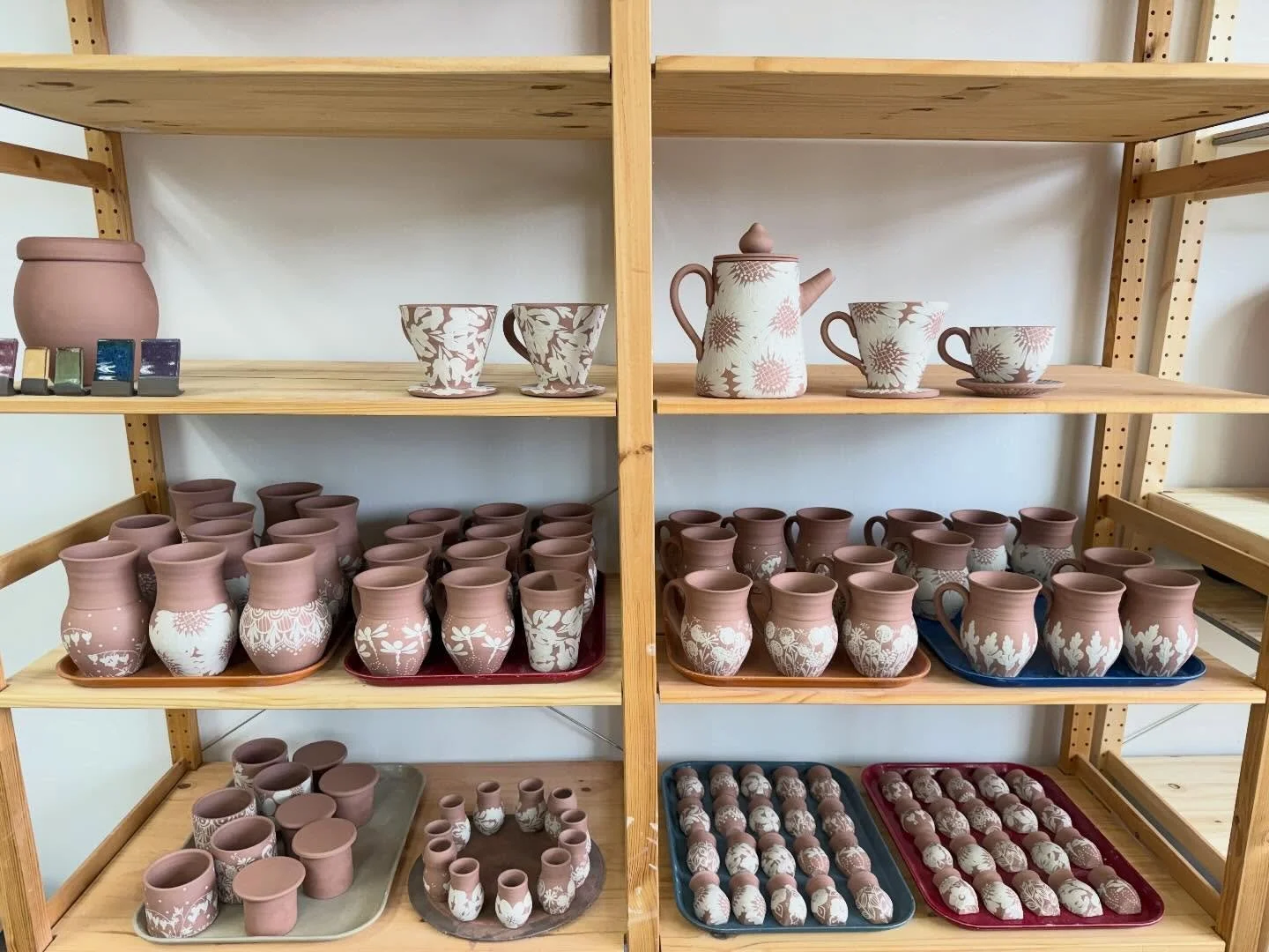 What a good feeling when the shelves fill up with pots! Lots of goodies. I&rsquo;m working hard to finish up this batch of pots as many of them will come with me to NCECA in Detroit for the @oldfashpopup Wednesday 6-9pm. Come snag a mug or magnet vas