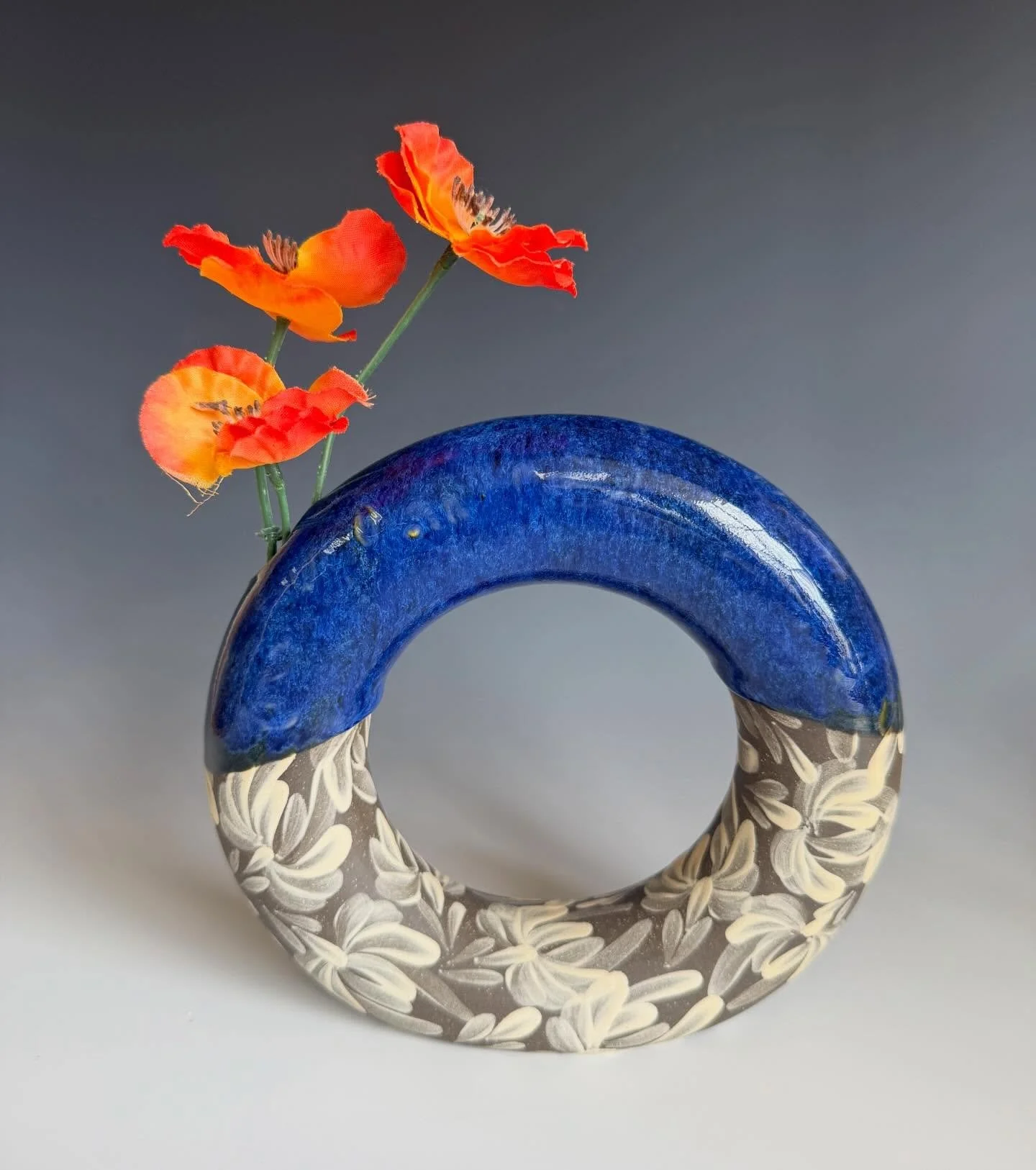 This pretty lady just found a new home and is getting sent off to the west coast 💙 safe travels baby! 

Happy Friday friends! 🥳 

#infinityvase #donutvase #potterylove #slipdecoration #bluepottery