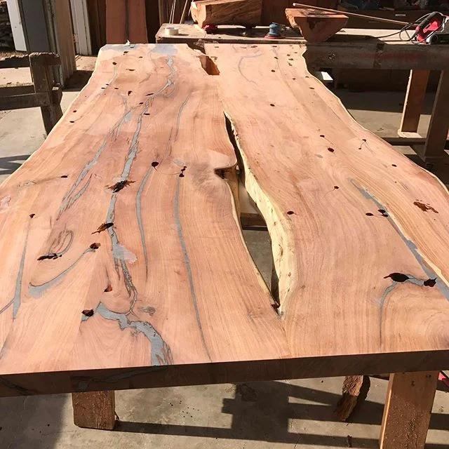 We are finishing up on this massive #mesquite #table 4ftx9ft

#wood #woodworking #mesquitetable