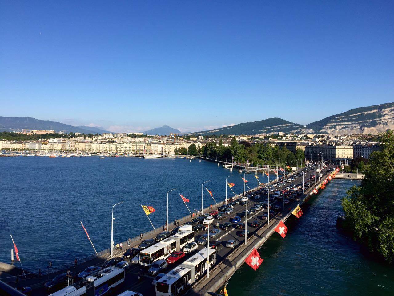  The  Pont du Mont-Blanc  (Mont Blanc Bridge) traverses the lake and connects two sides of the city. Its lined with alternating flags of Geneva and Switzerland, which are sometimes substituted for alternative flags during important events or festival