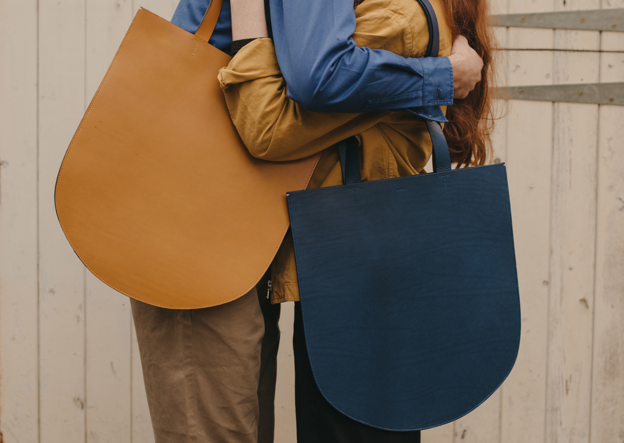 ARCH TOTE in peanut, black or natural.jpeg