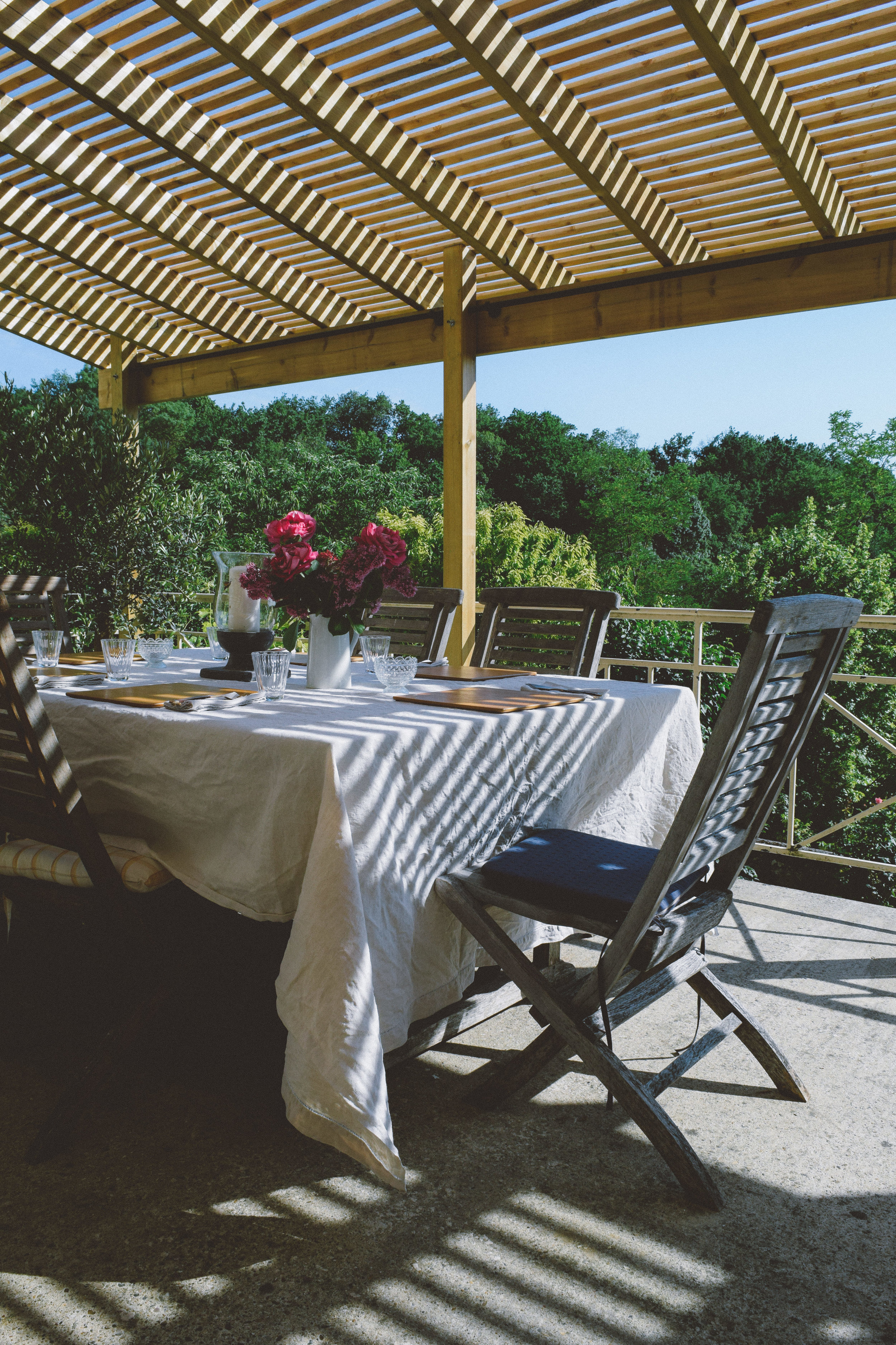 minimalist-well-being-retreat-french-countryside.jpg