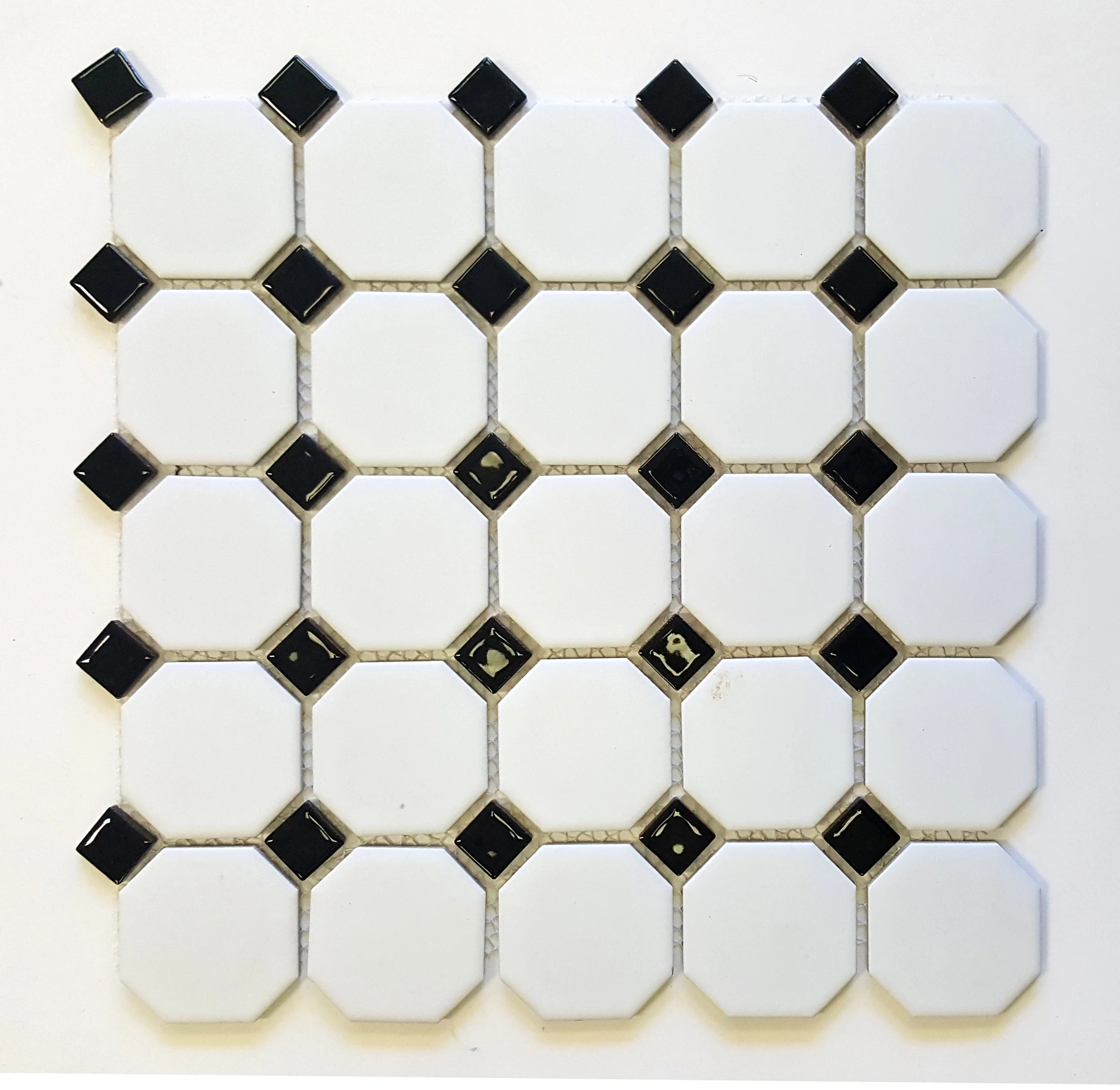 OCT-518 &nbsp;Octagon 2-1/4"Matte White w/ Shiny Black Dot