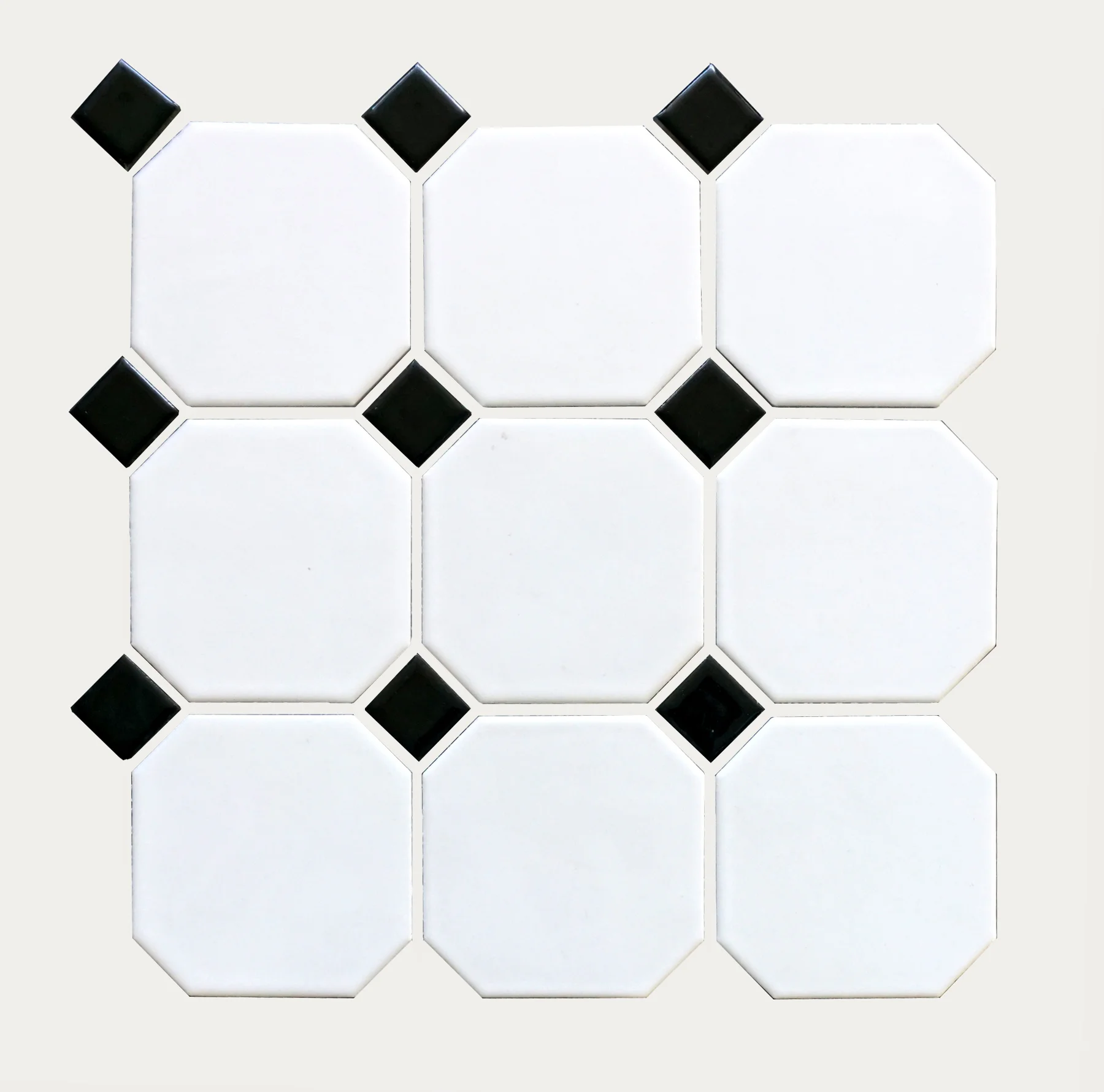 OCTM-518 &nbsp;Octagon 4"Matte White w/ Shiny Black Dot