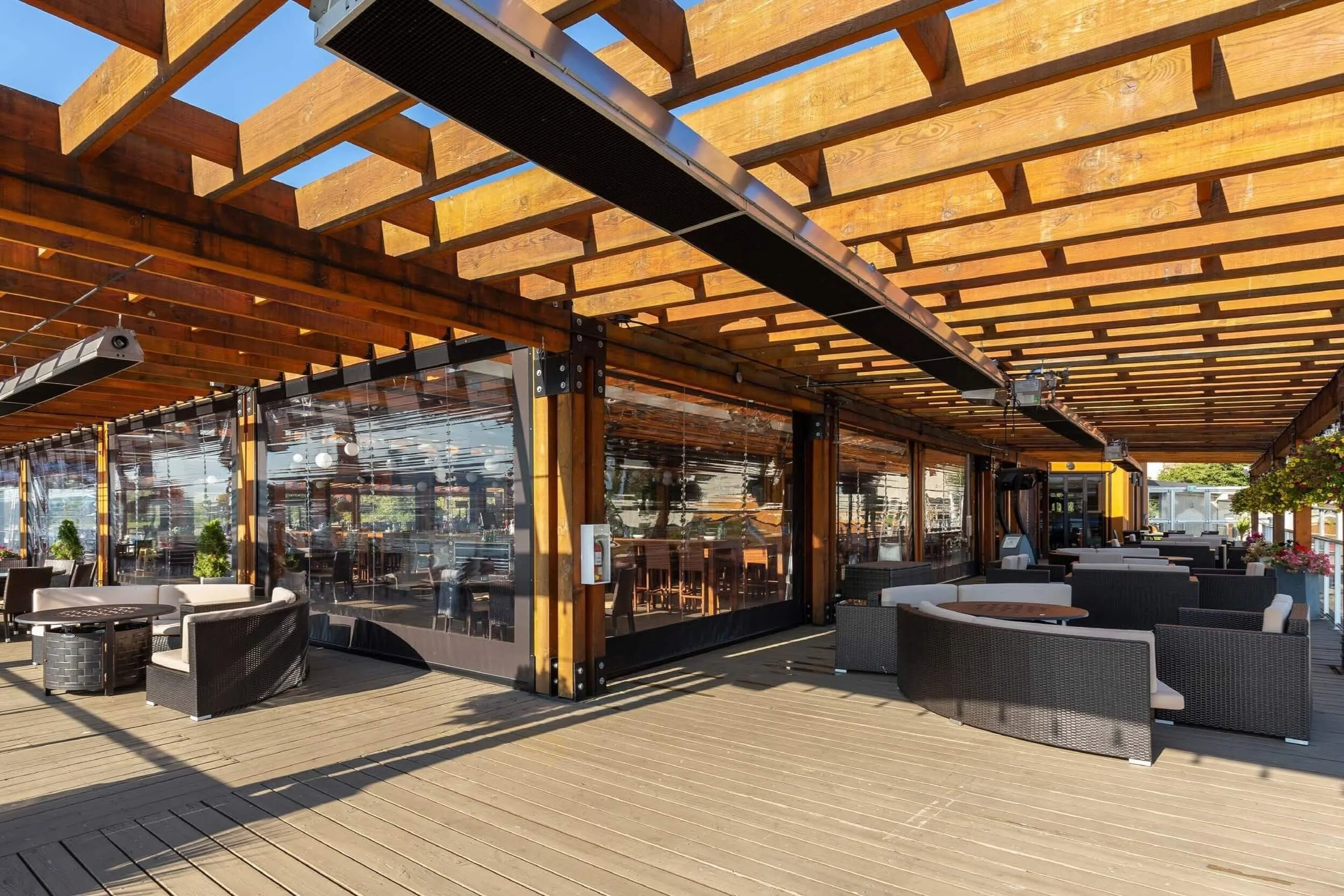 Project Highlight: Enclose &amp; Open Up Outdoor Dining Areas at the Touch of a Button
