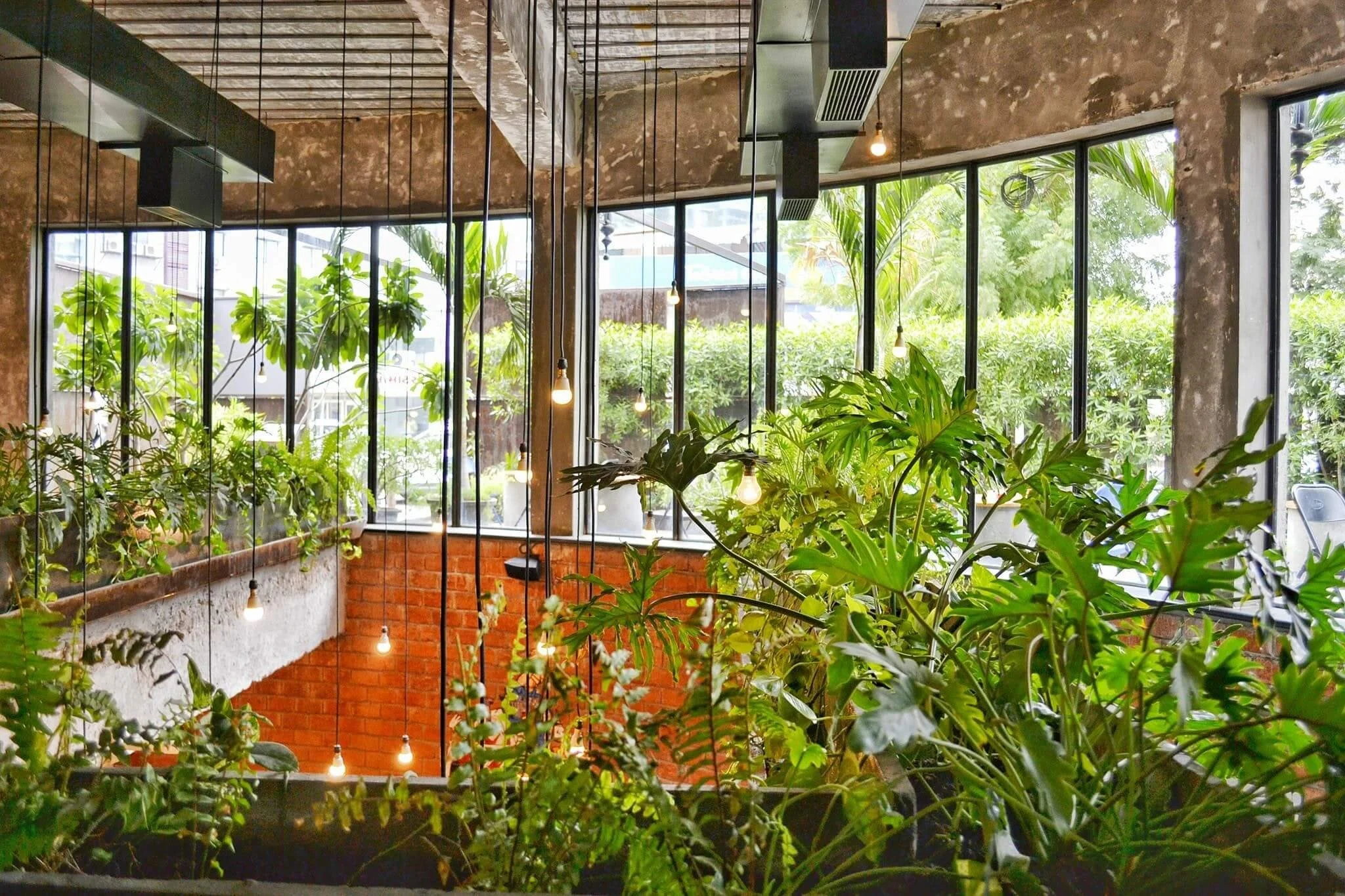 10 Benefits and Challenges of Green Architecture